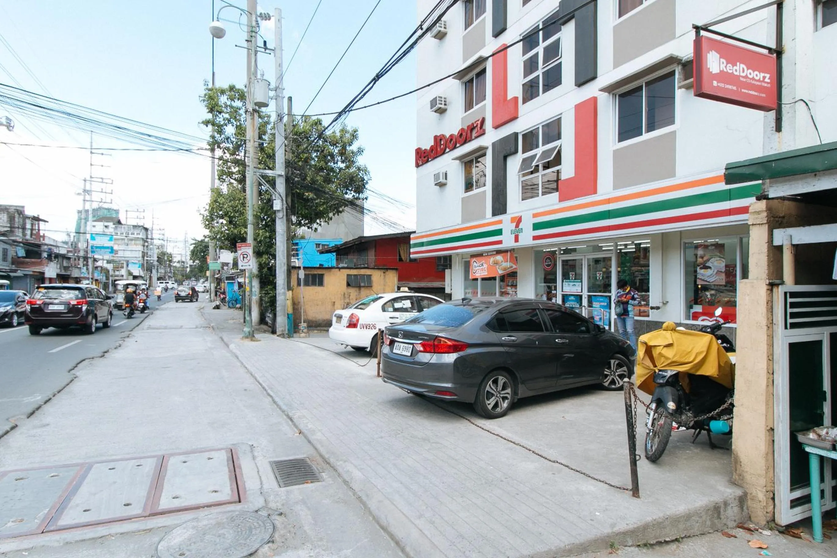 Property building in RedDoorz near C5 Kalayaan Avenue Makati