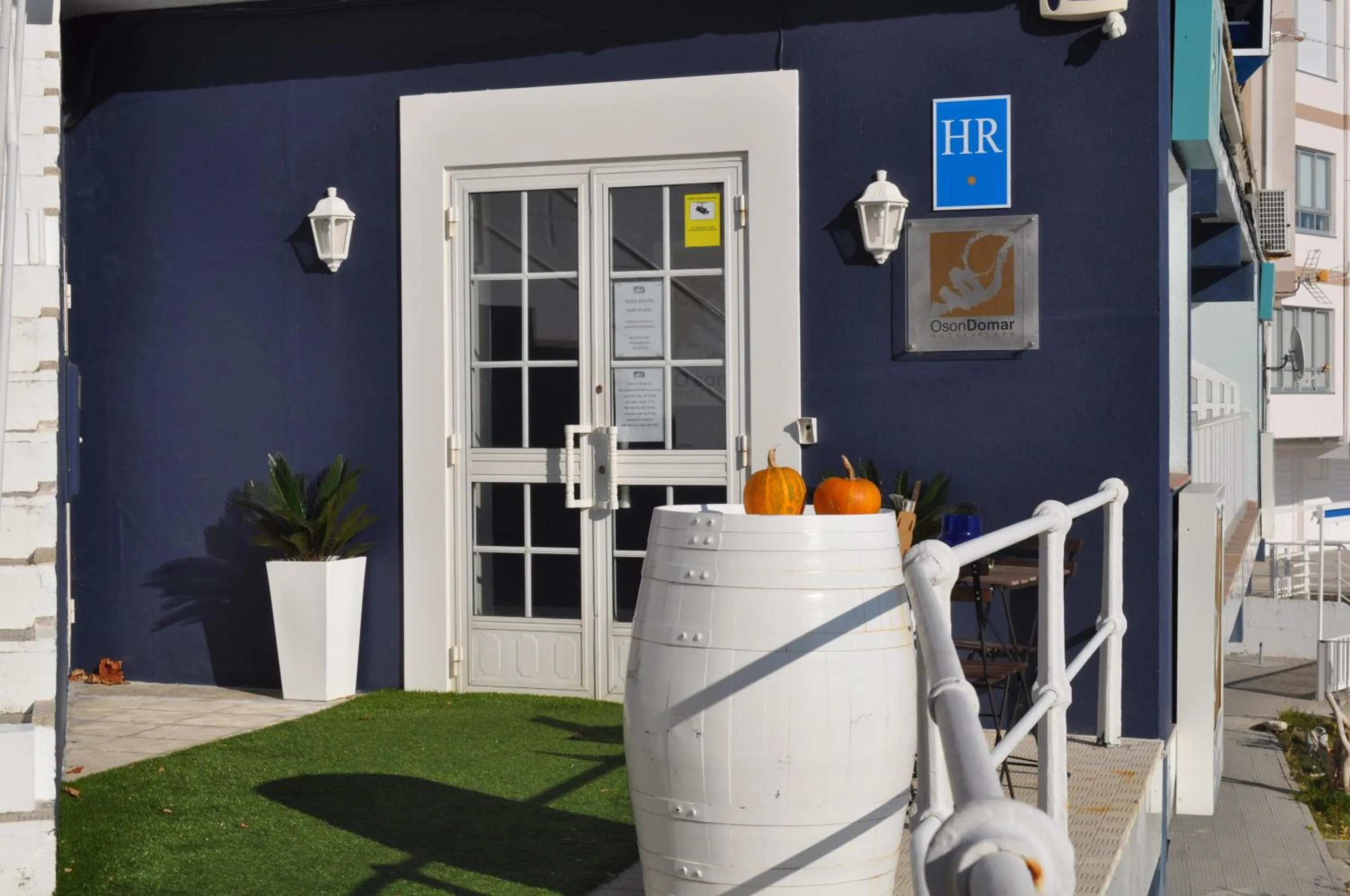 Facade/entrance in O Son Do Mar