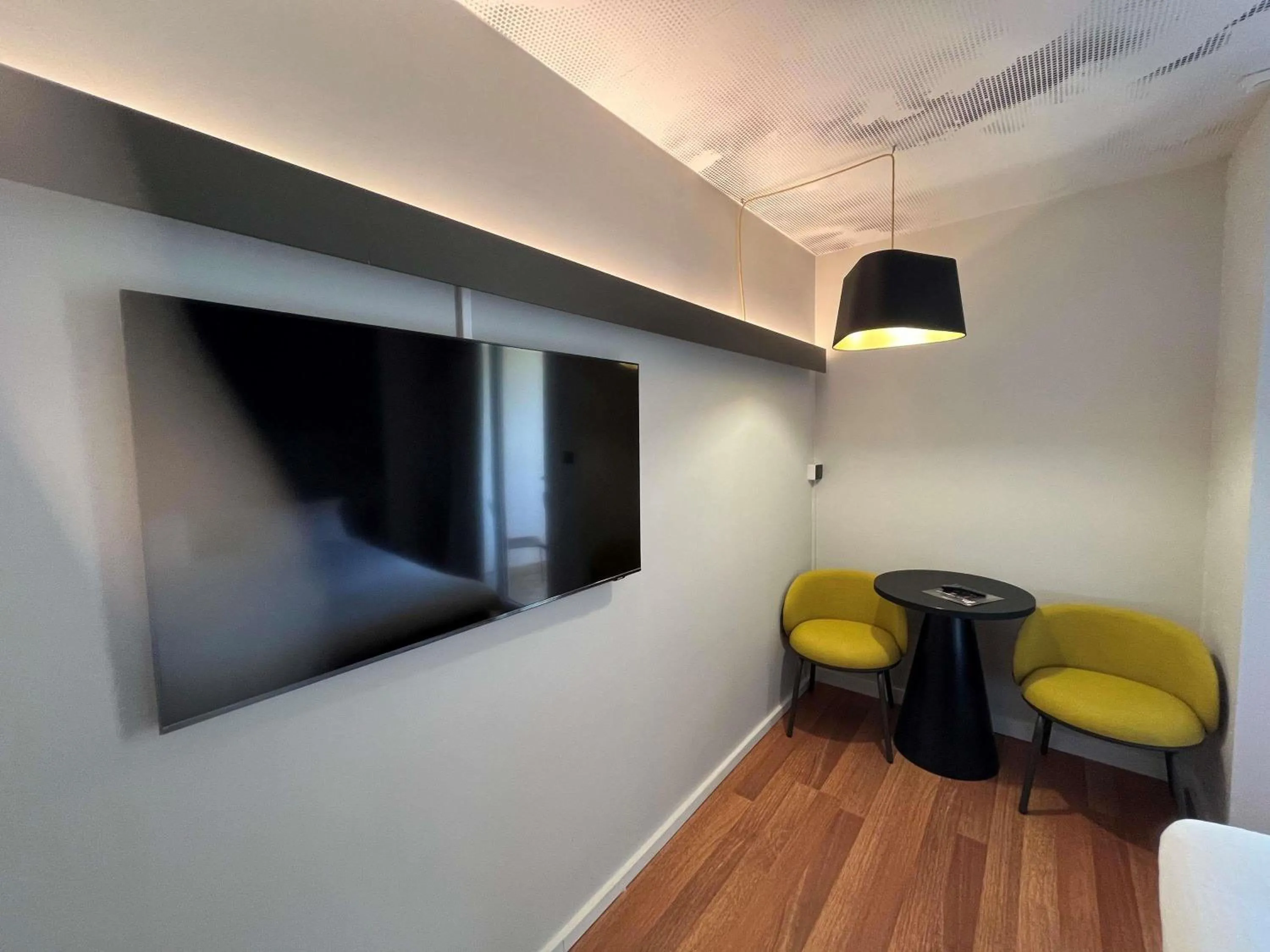 Bedroom in ibis Sète Balaruc les Bains Bien-être et Spa