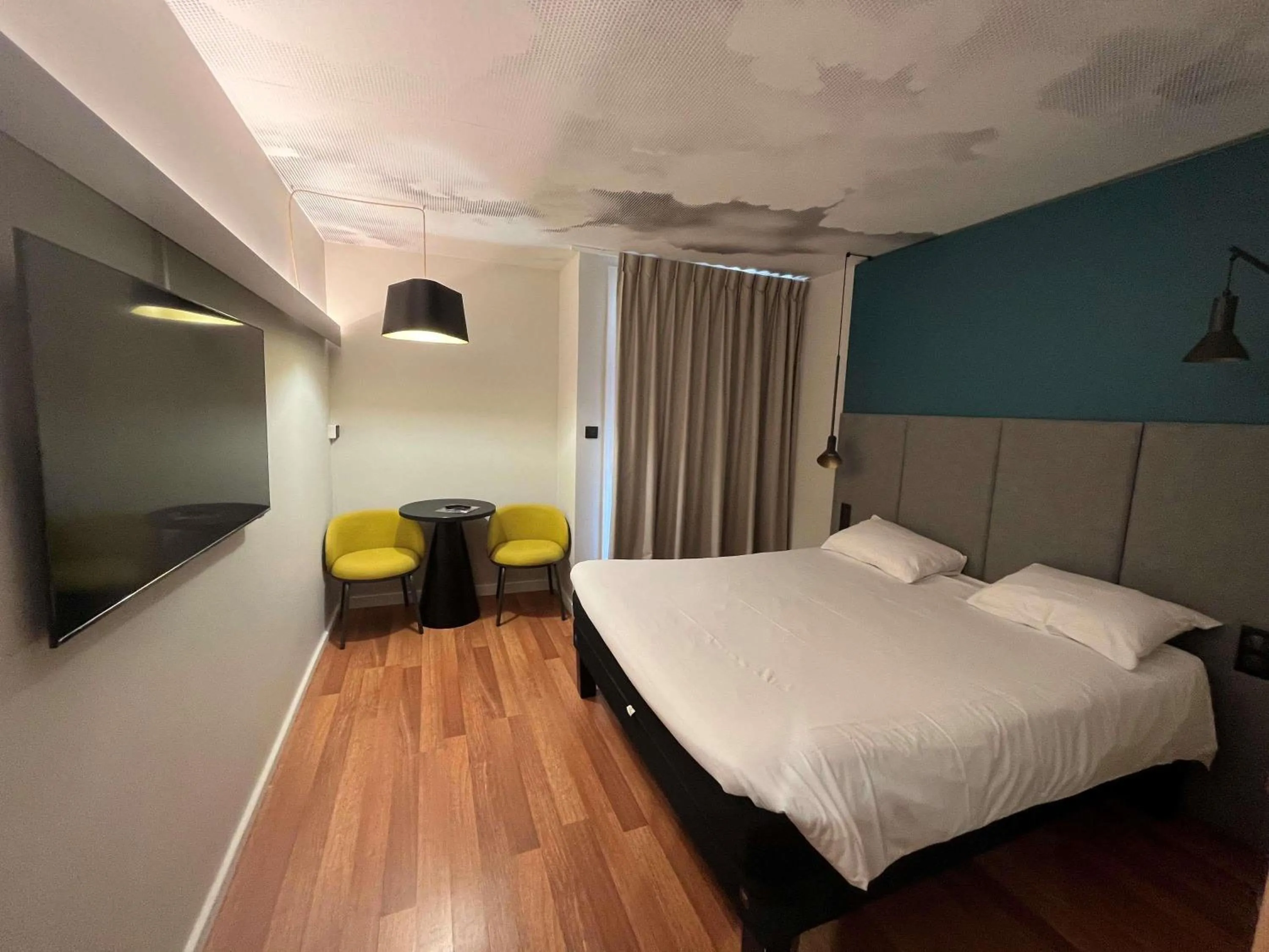 Bedroom, Bed in ibis Sète Balaruc les Bains Bien-être et Spa