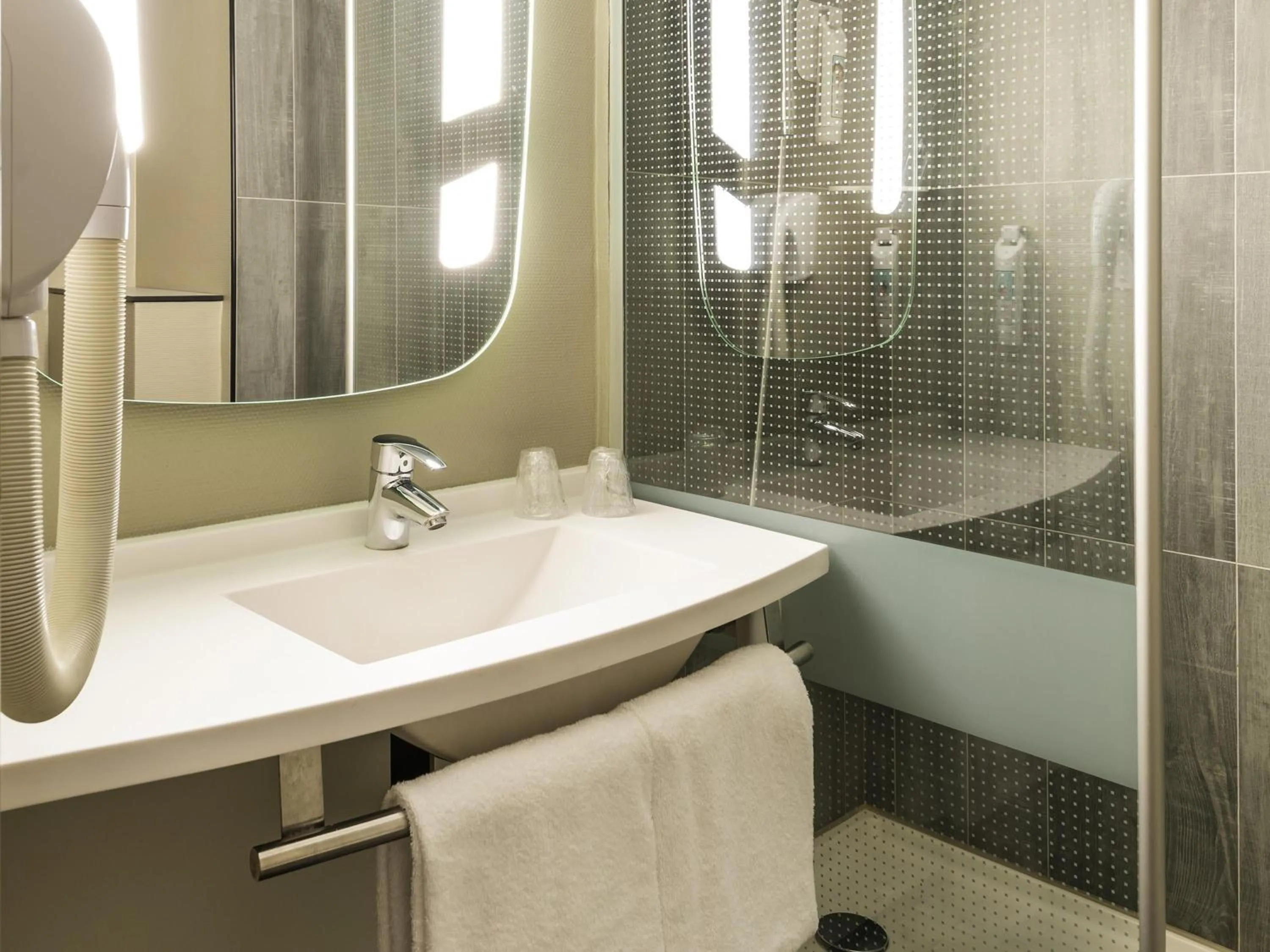 Bedroom in ibis Paris Gare du Nord Château Landon 10ème