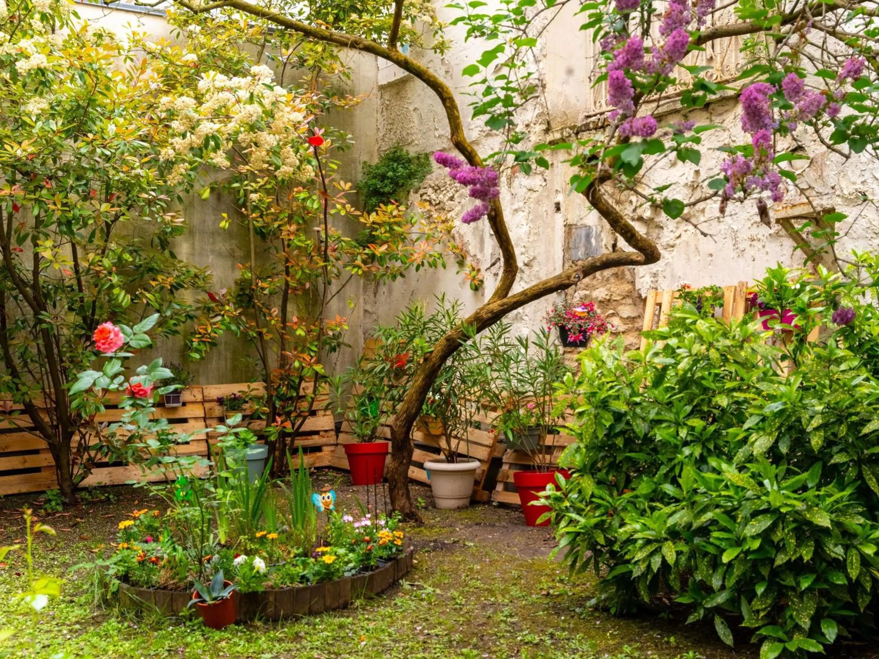 Property building in ibis Paris Vanves Parc des Expositions