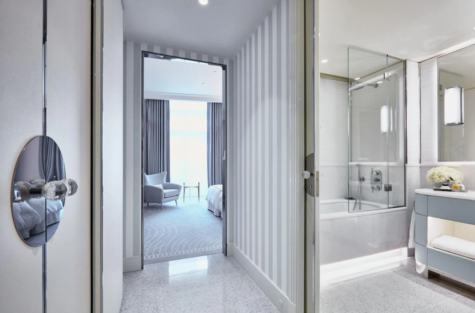 Bathroom, Bed in Hôtel Martinez, in The Unbound Collection by Hyatt