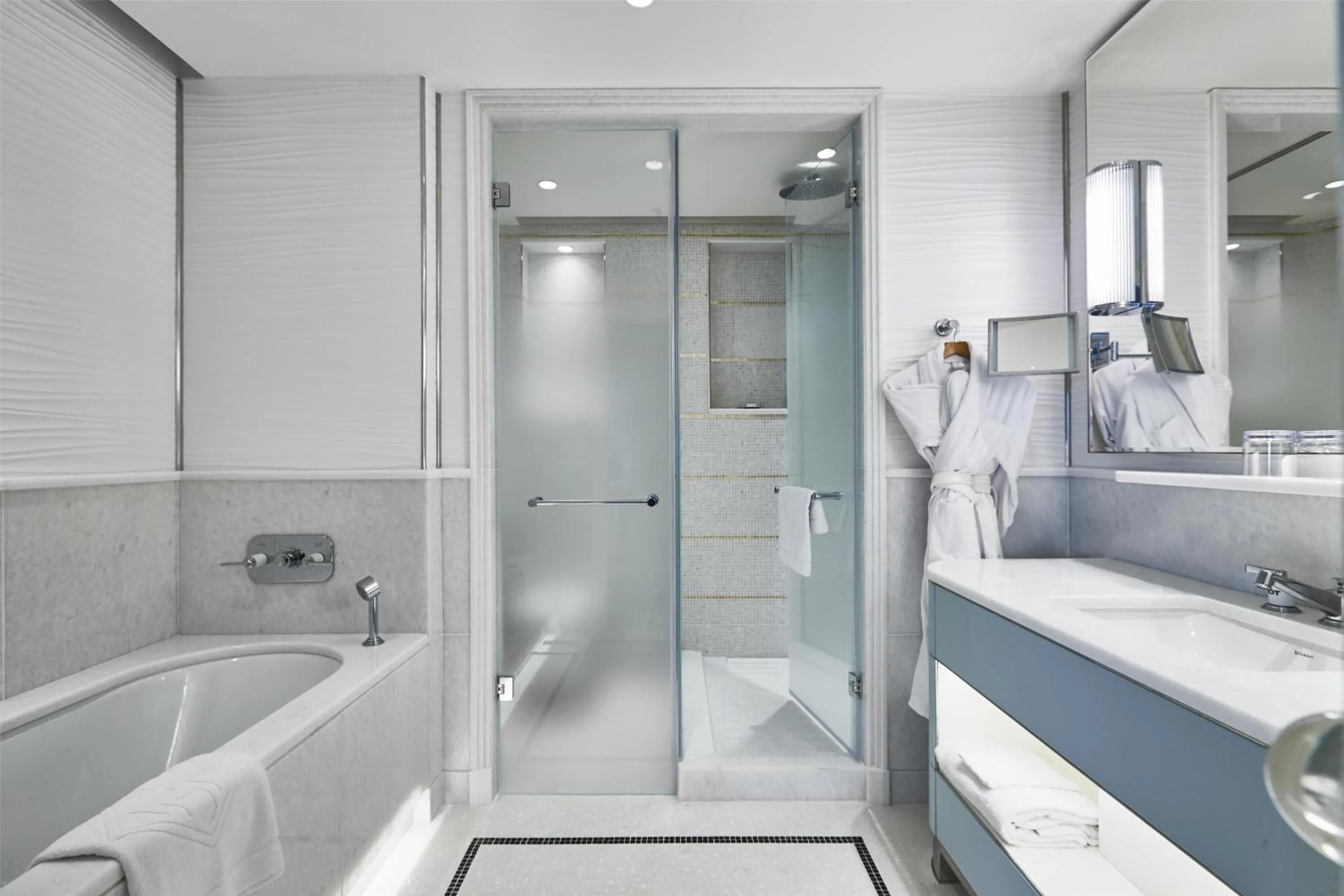 Bathroom in Hôtel Martinez, in The Unbound Collection by Hyatt