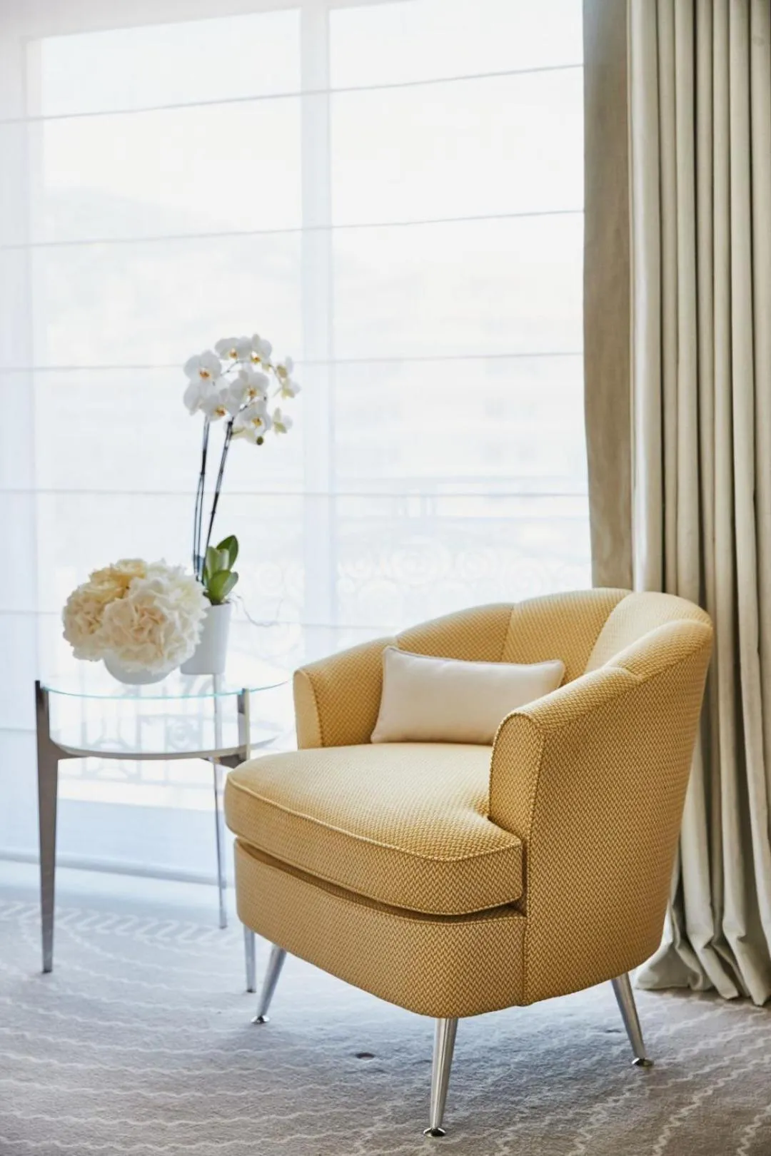 Living room in Hôtel Martinez, in The Unbound Collection by Hyatt