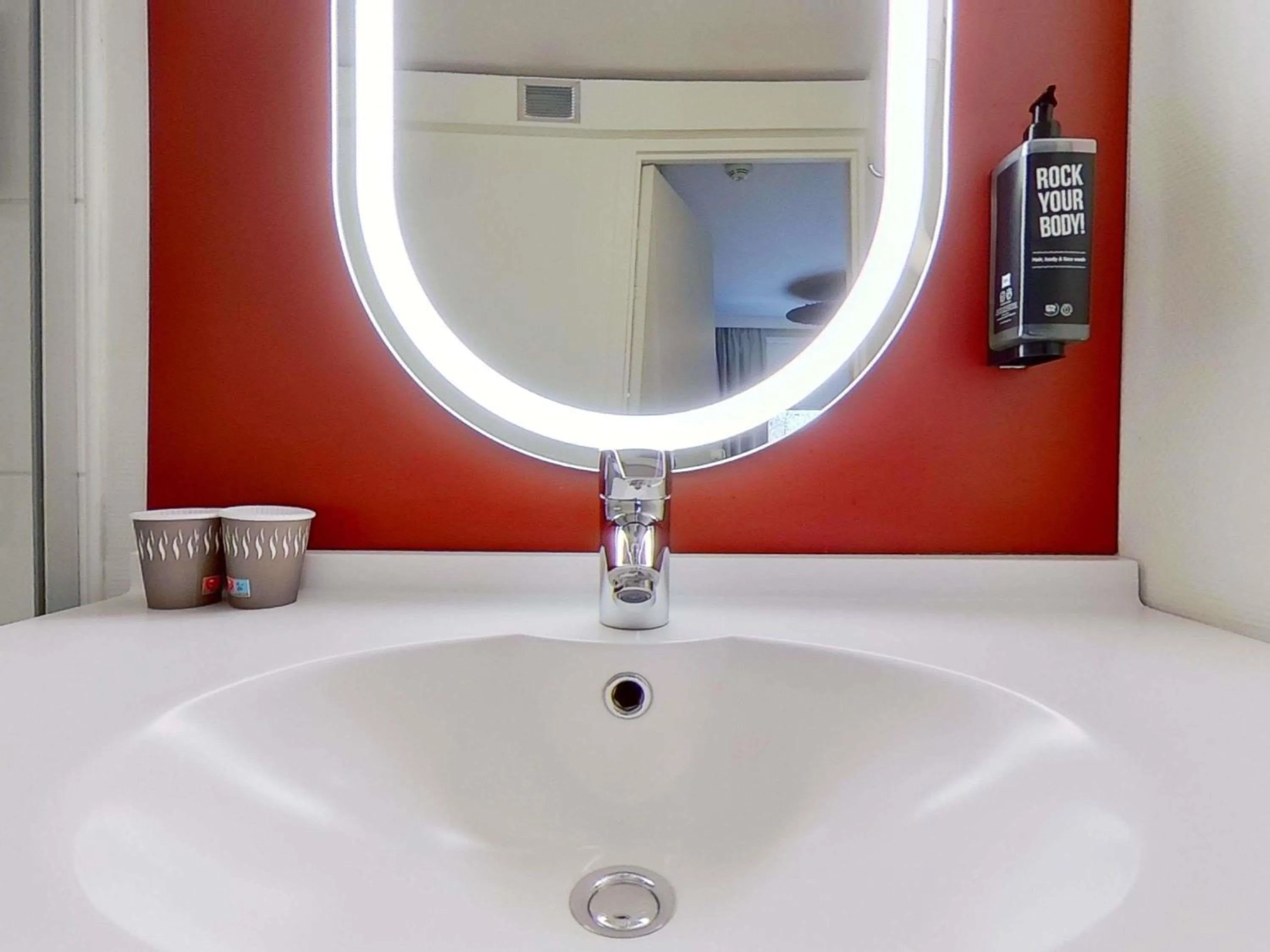 Bedroom in ibis Paris Brancion Parc des Expositions 15ème