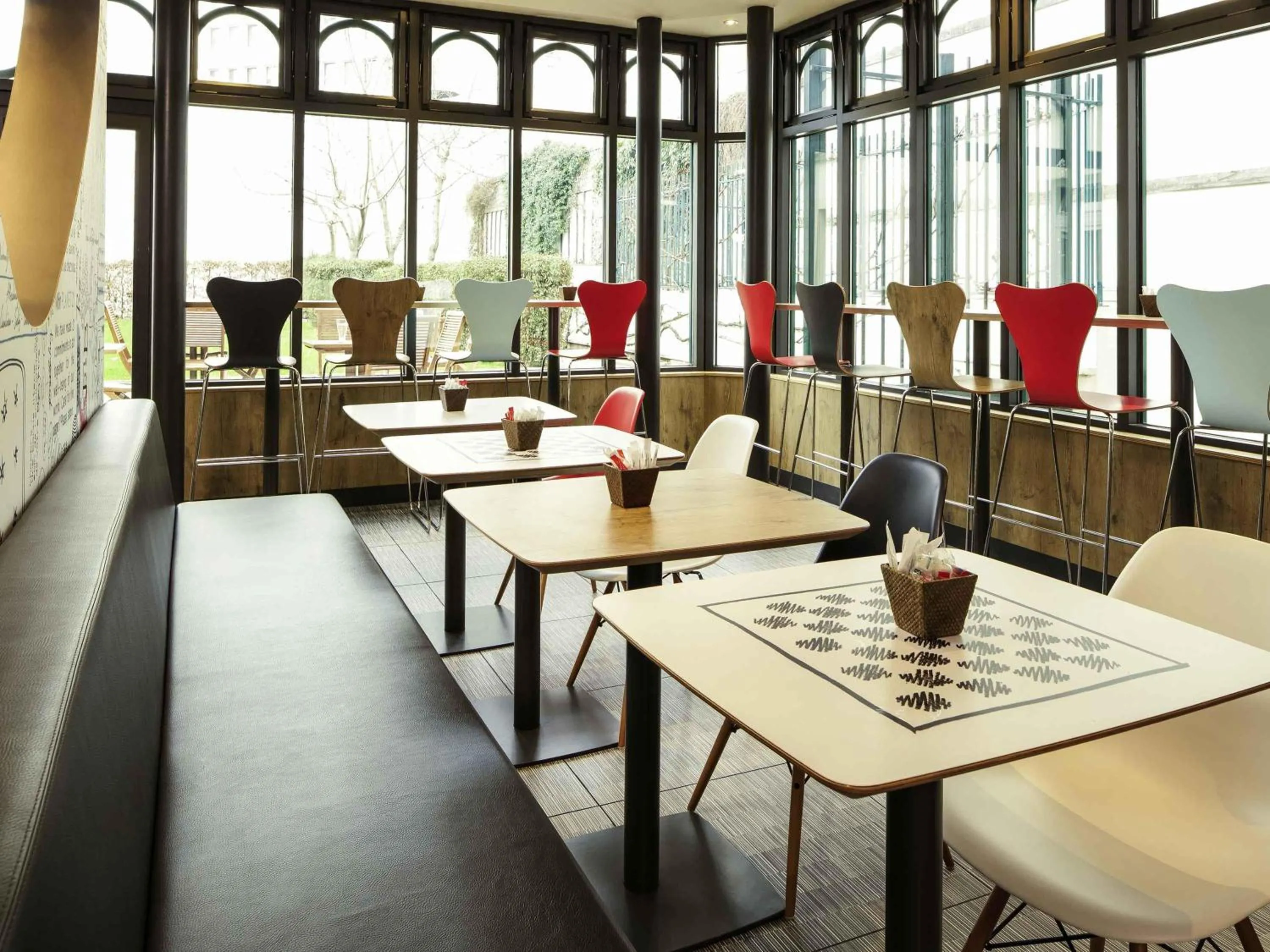 Lounge or bar in ibis Paris Gare de Lyon Ledru Rollin