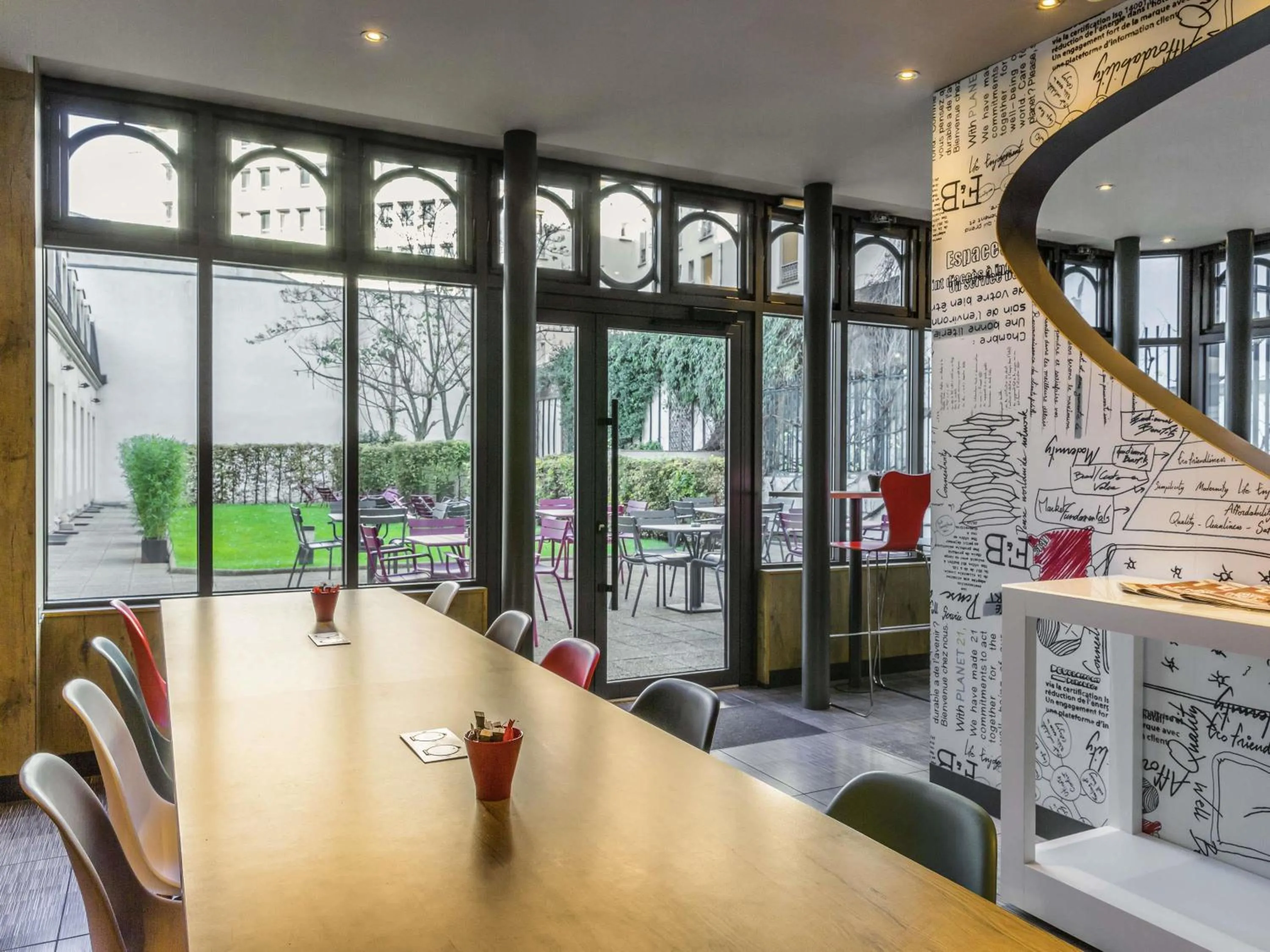 Lounge or bar in ibis Paris Gare de Lyon Ledru Rollin