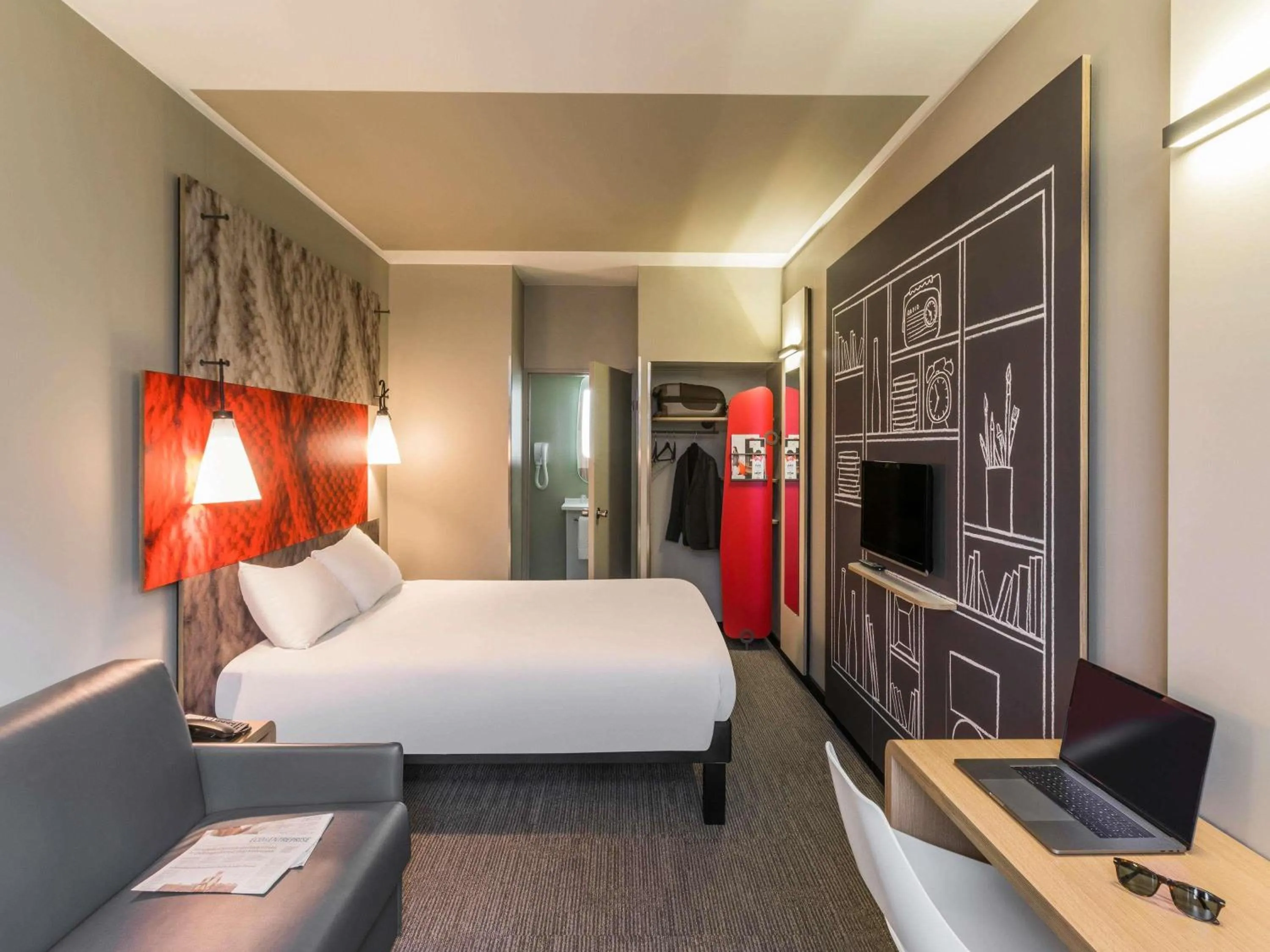 Bedroom, Bed in ibis Paris Gare de Lyon Ledru Rollin