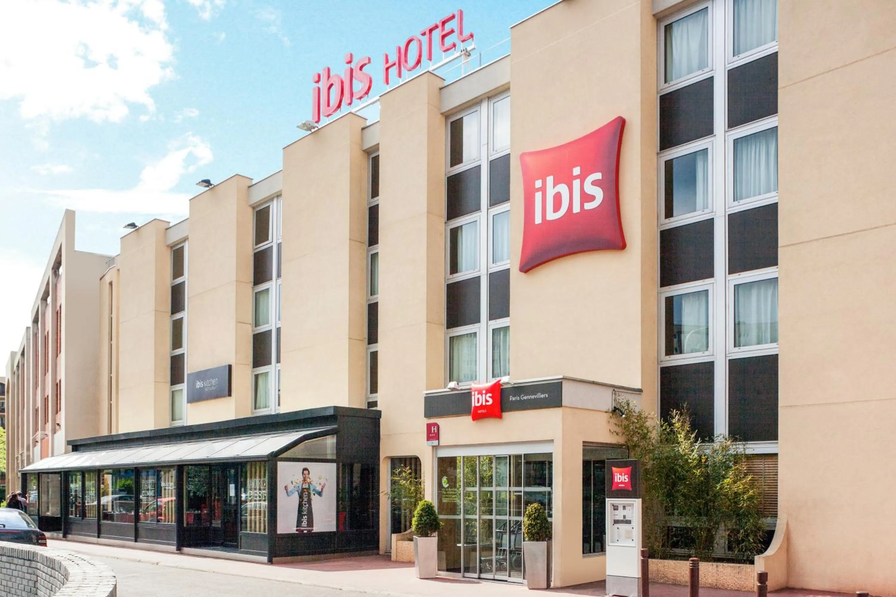 Facade/entrance in ibis Paris Gennevilliers