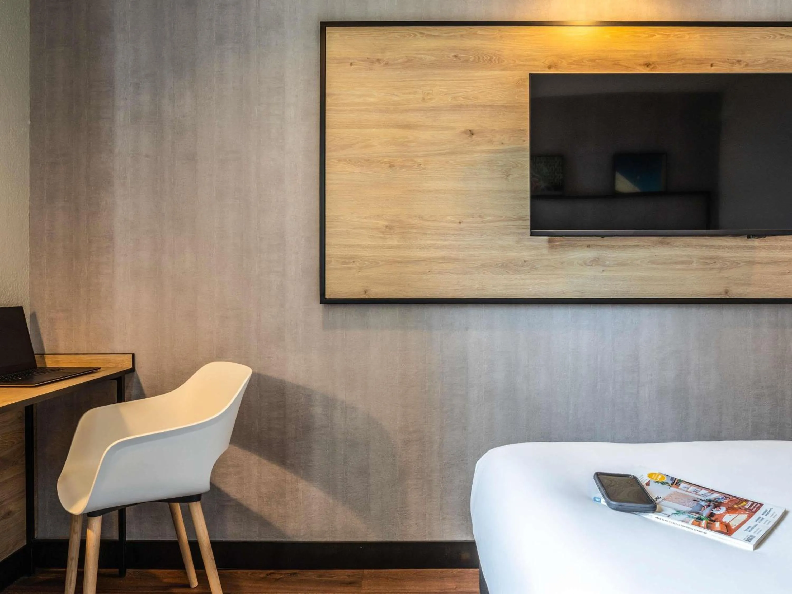 Bedroom in ibis Paris Gennevilliers