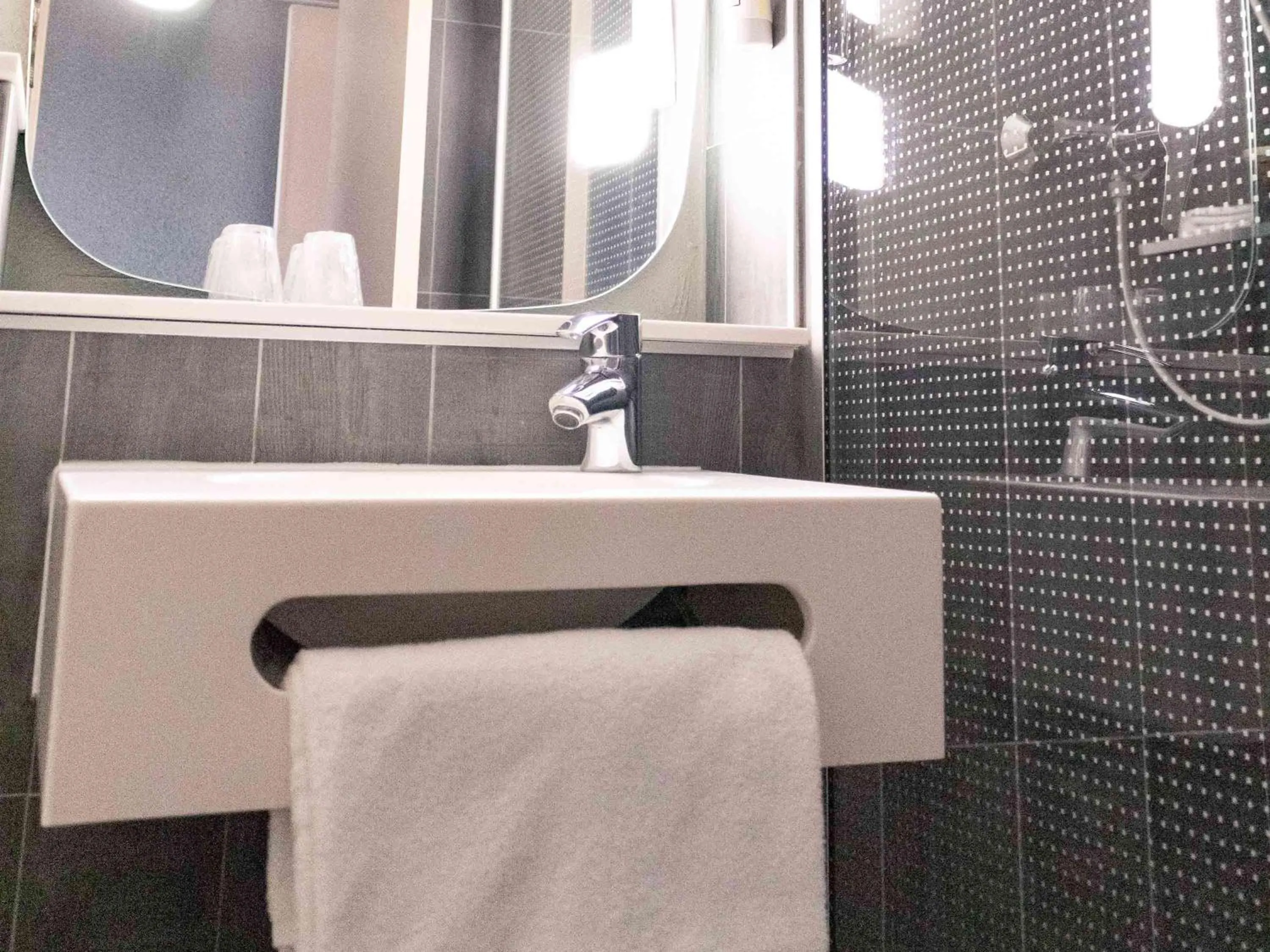 Photo of the whole room in ibis Paris Gennevilliers