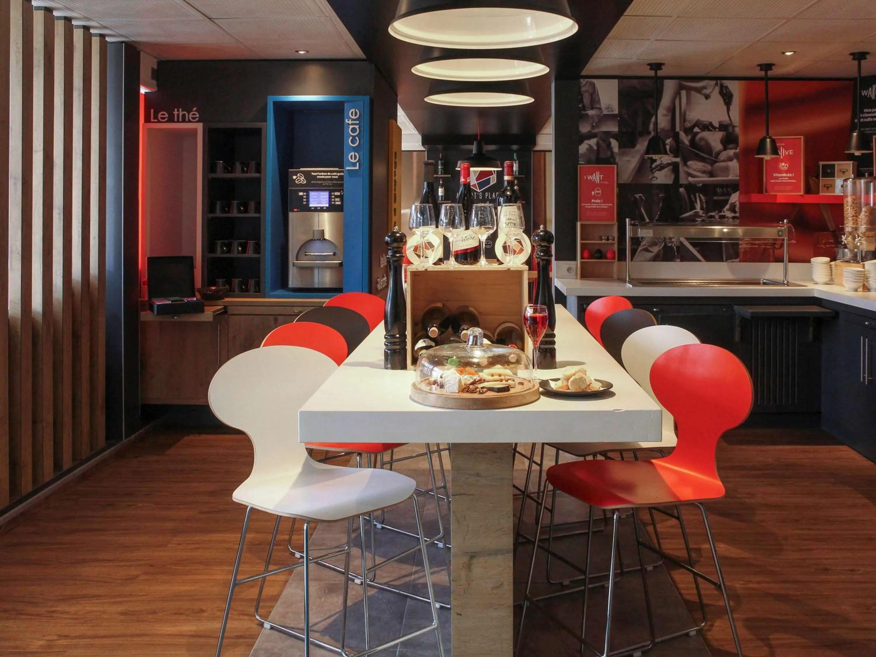 Restaurant/places to eat in ibis Paris Gennevilliers