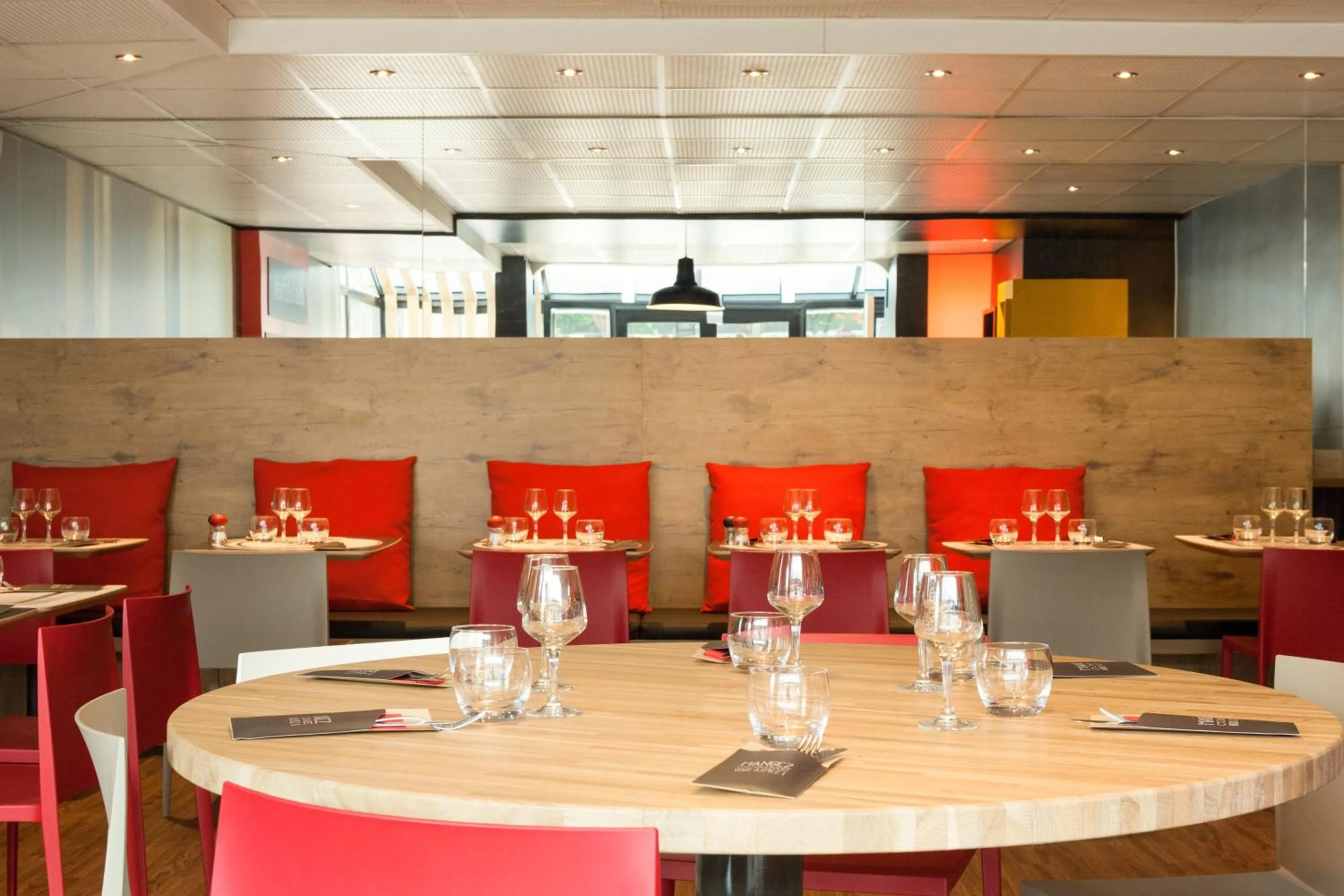 Restaurant/places to eat in ibis Paris Gennevilliers