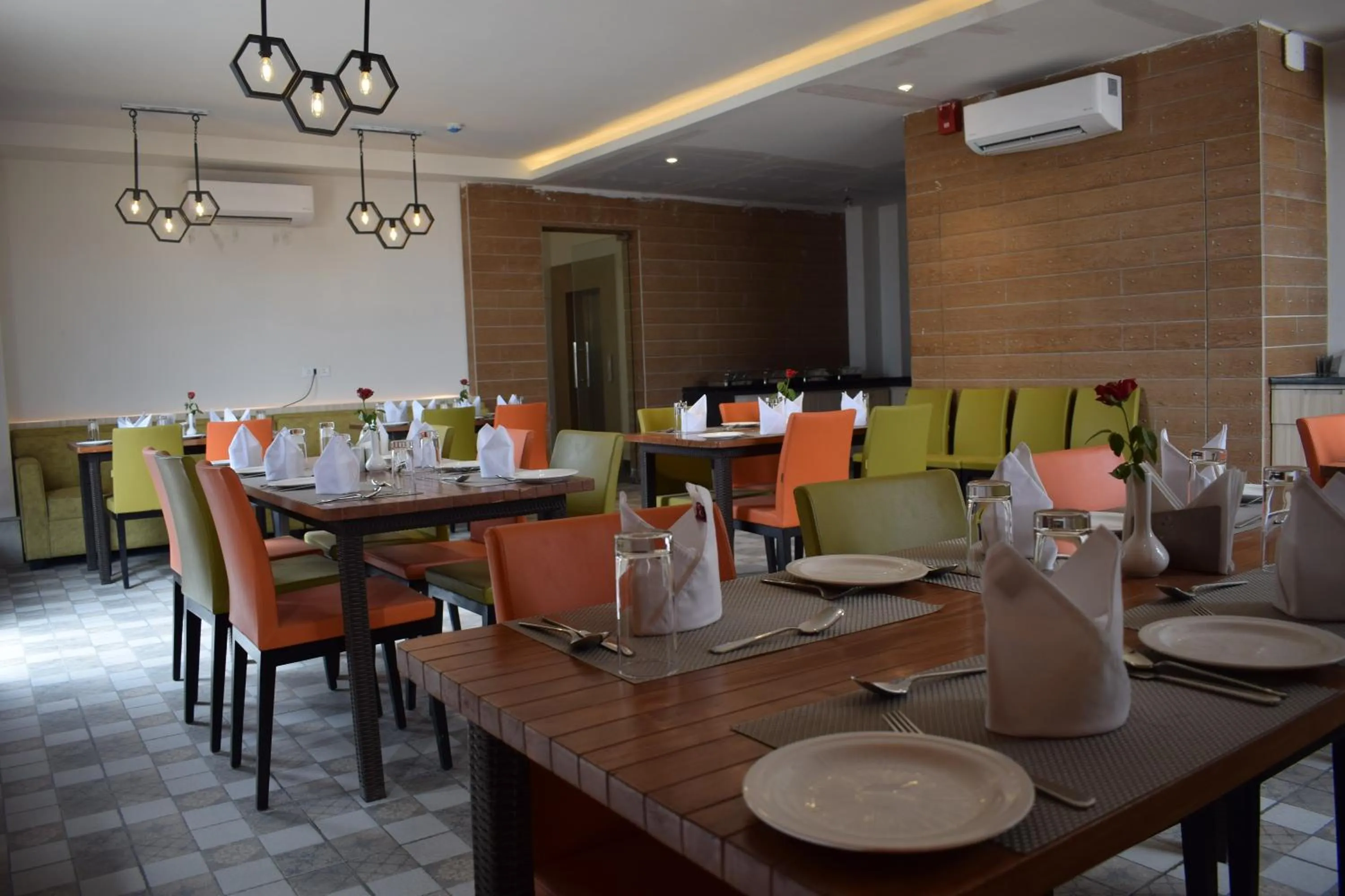 Restaurant/places to eat in Hotel Deep Clarks Inn Lucknow