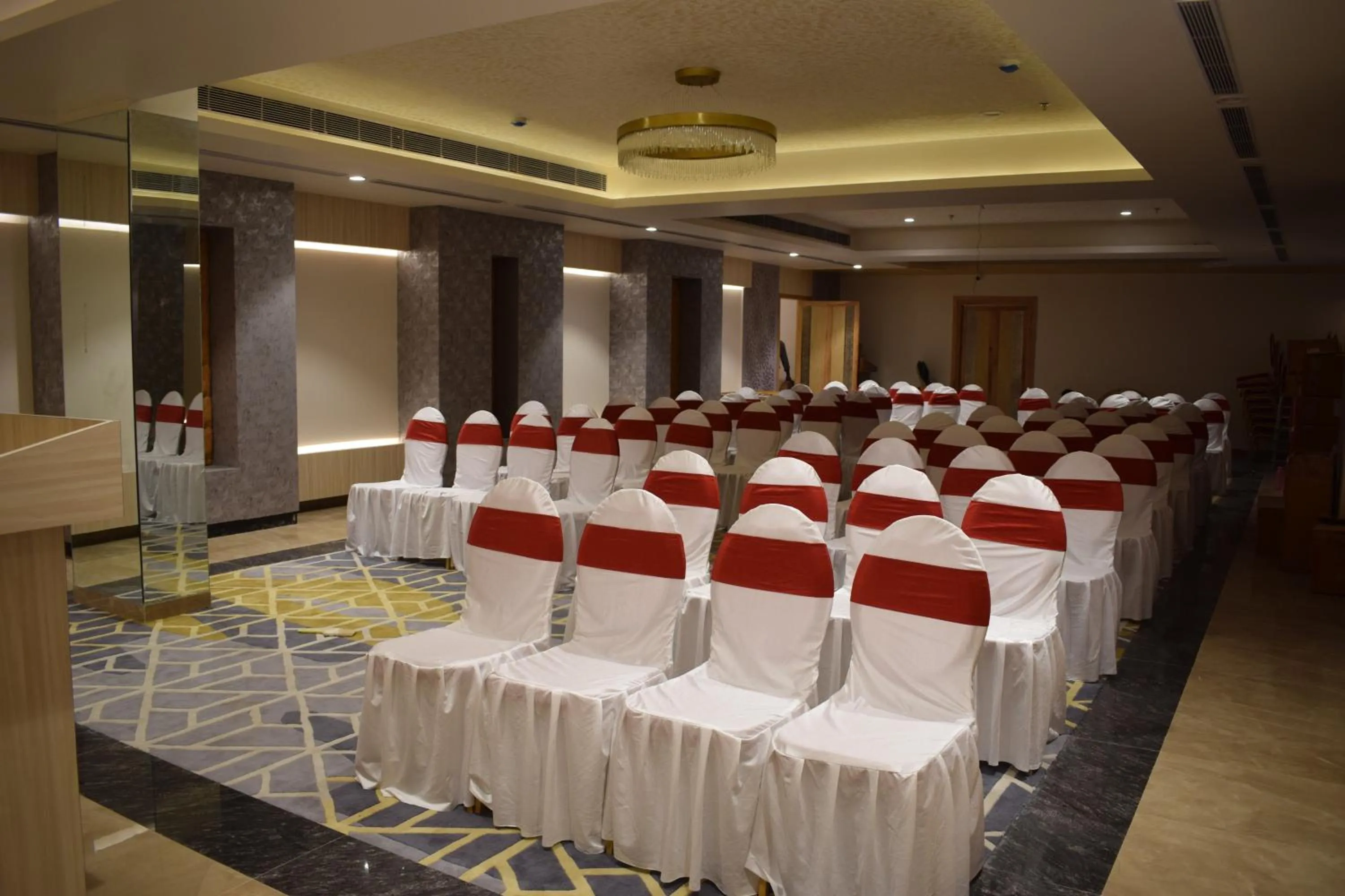 Business facilities in Hotel Deep Clarks Inn Lucknow