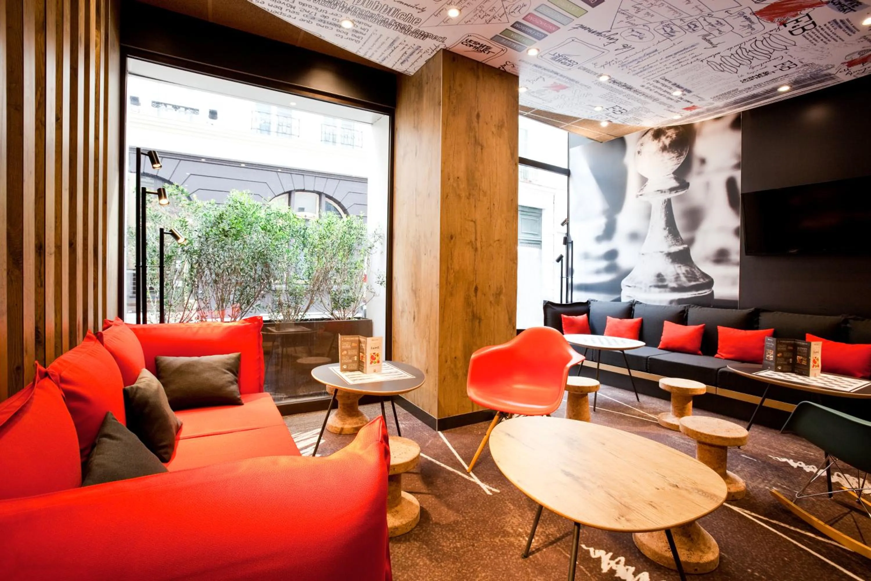 Lobby or reception in ibis Paris Gare De L'Est TGV