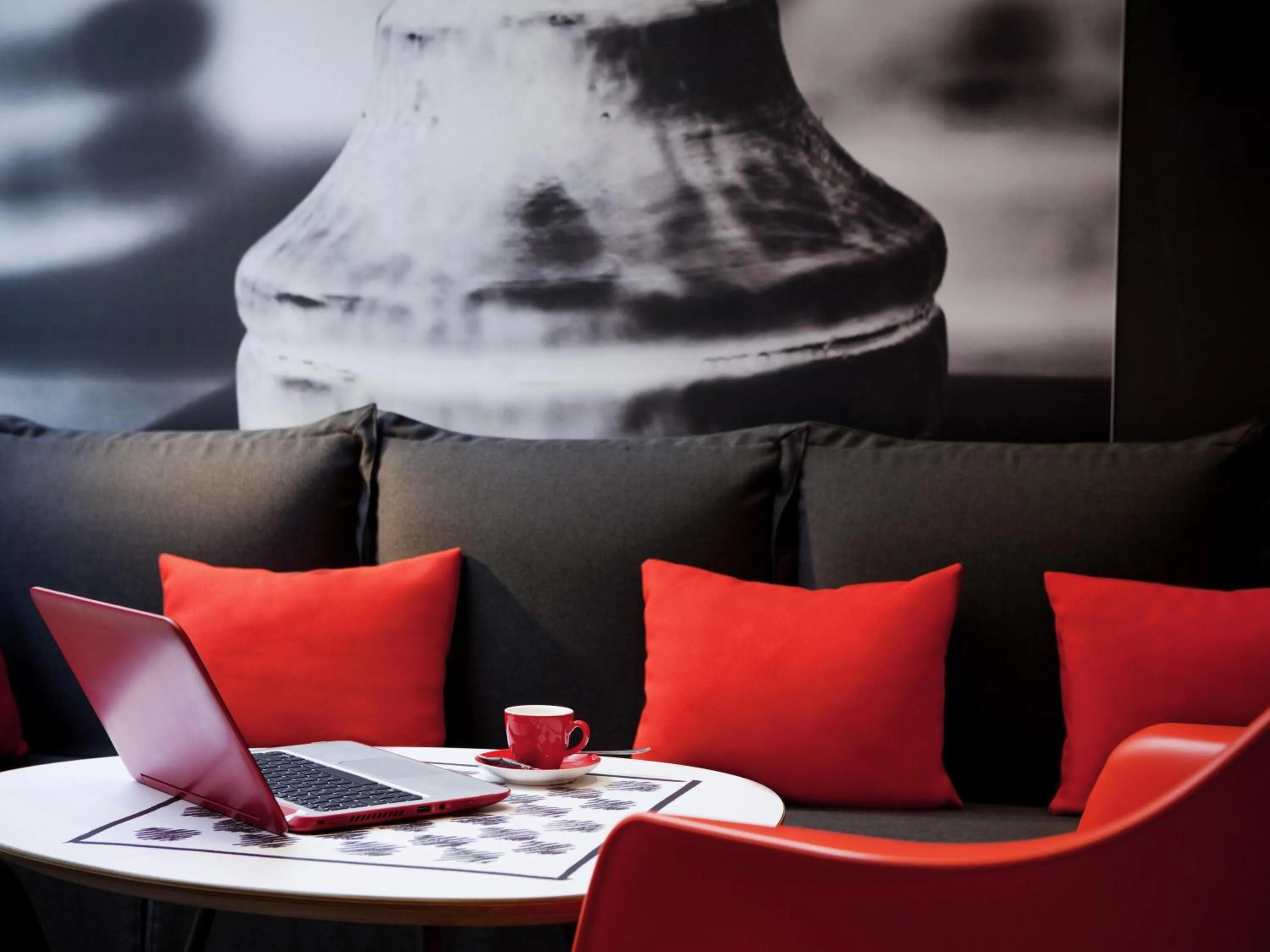 Lounge or bar in ibis Paris Gare De L'Est TGV