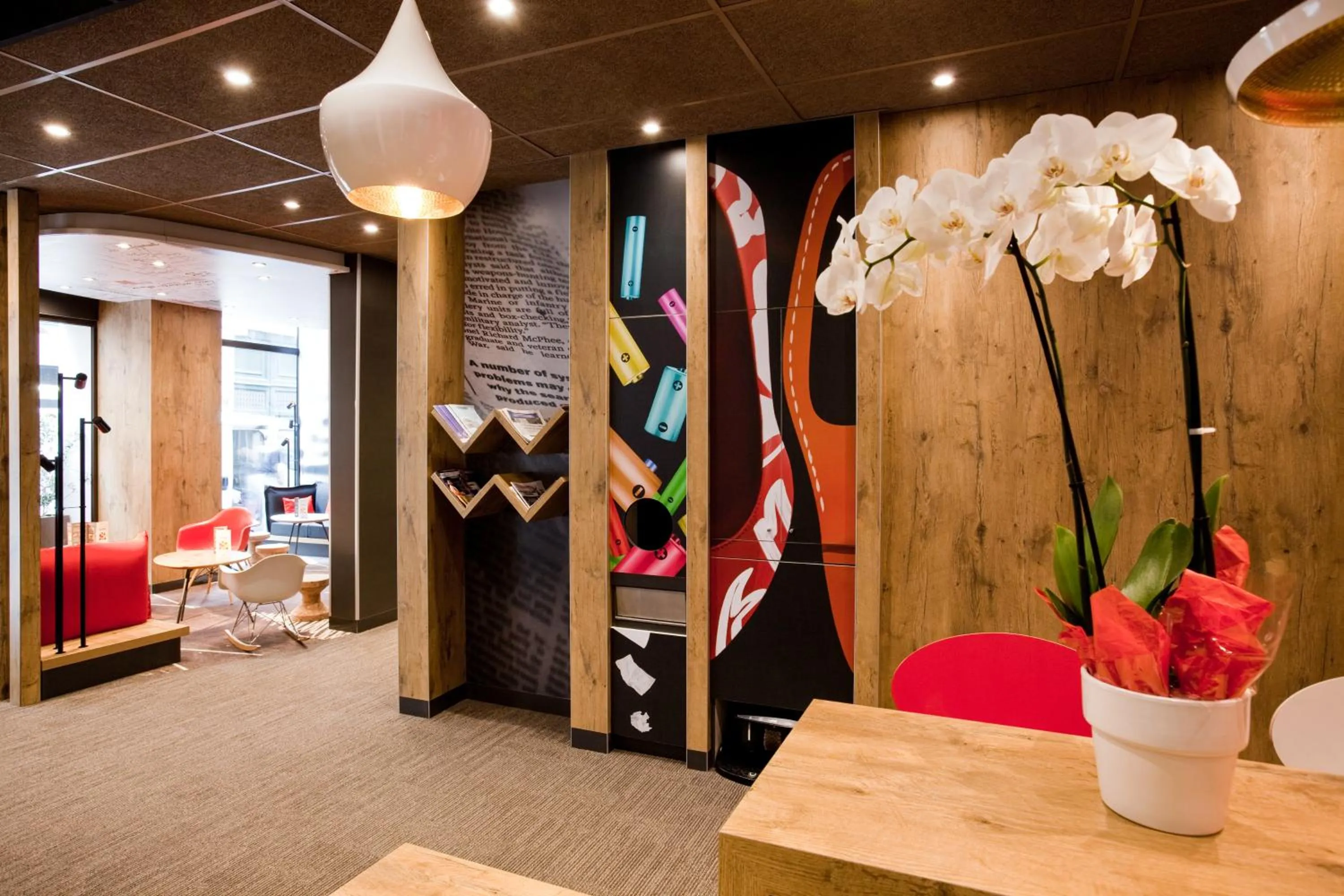 Lobby or reception in ibis Paris Gare De L'Est TGV