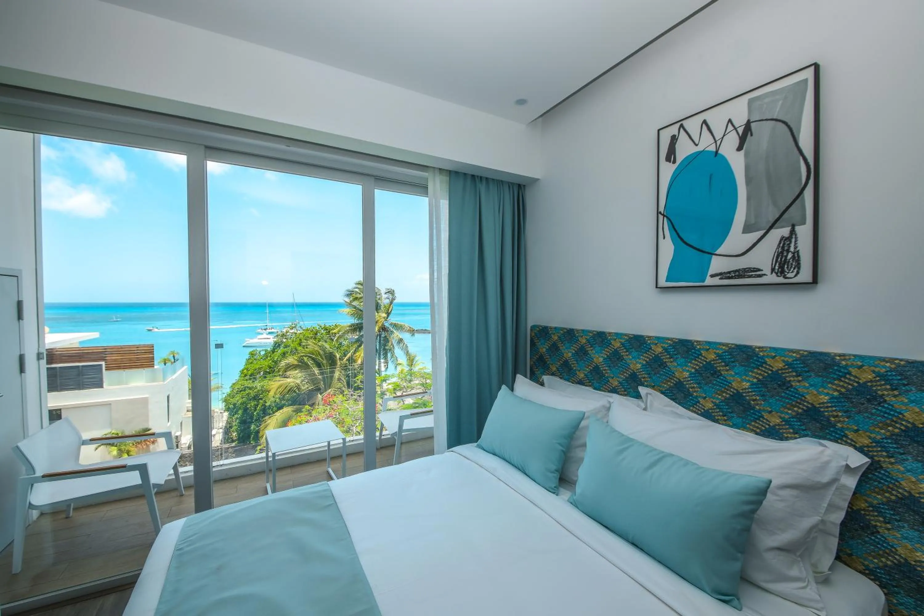 Bed in Ocean V Hotel