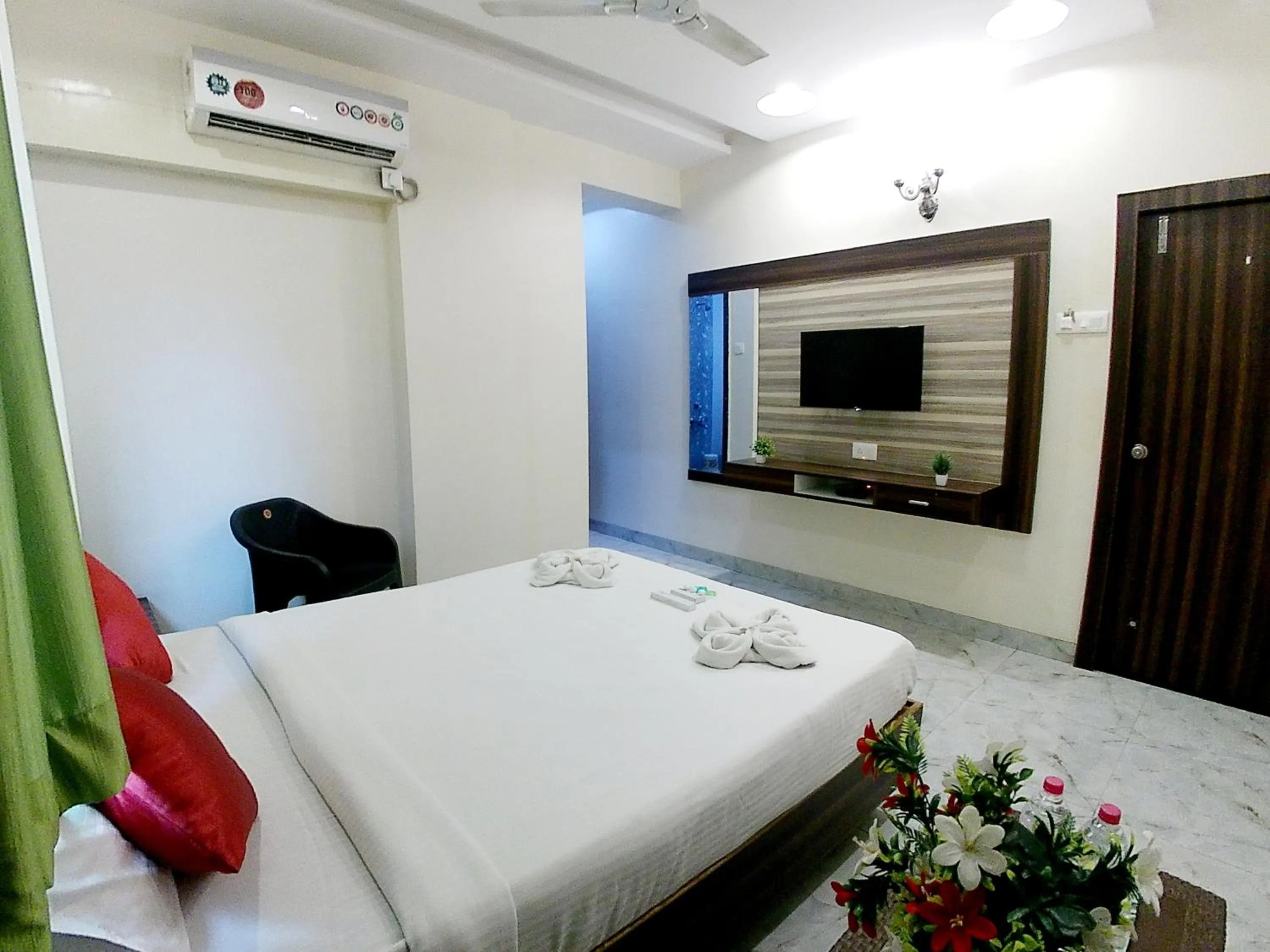 Bed in Hotel Sai SK Palace