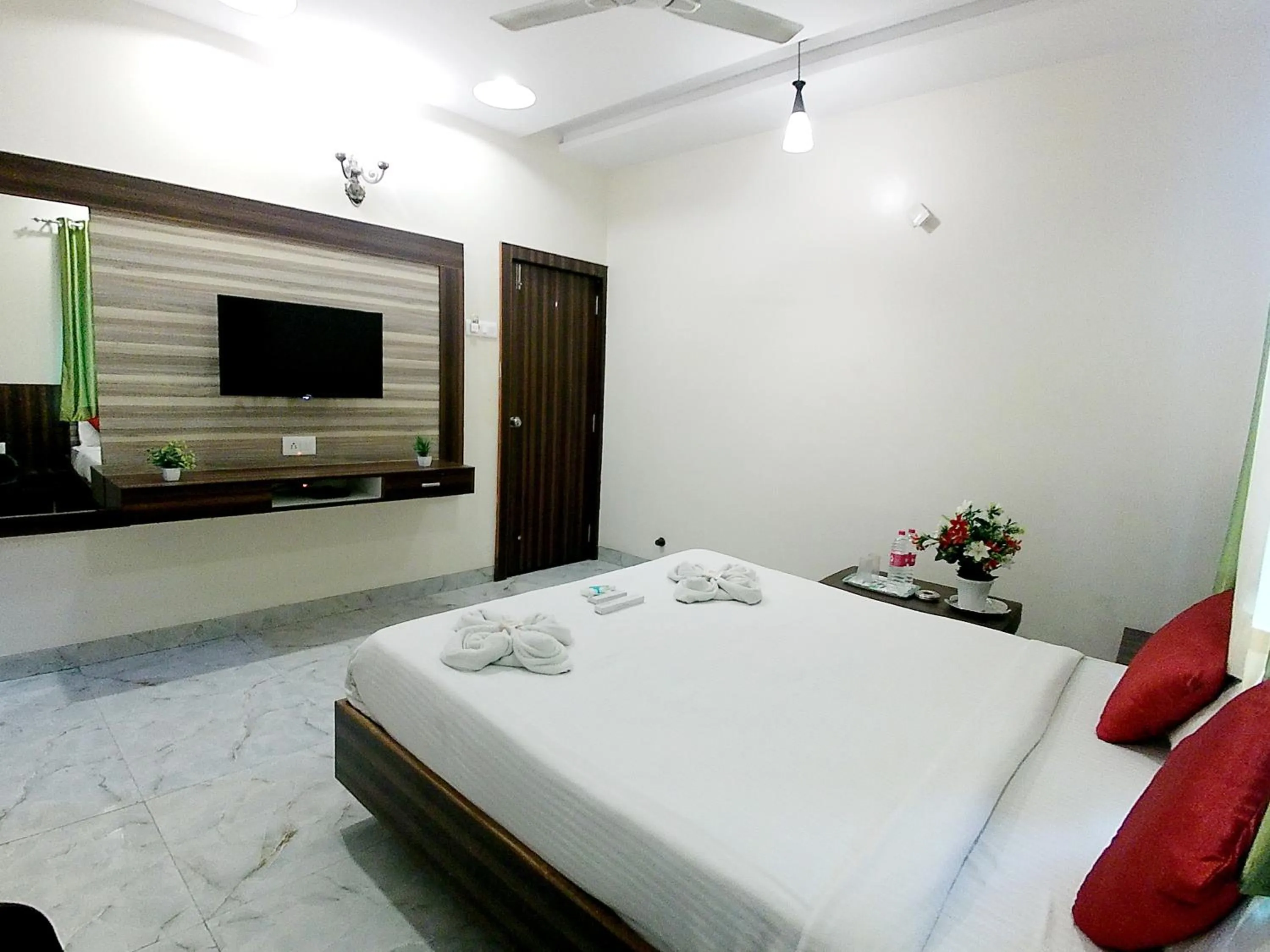 Bed in Hotel Sai SK Palace