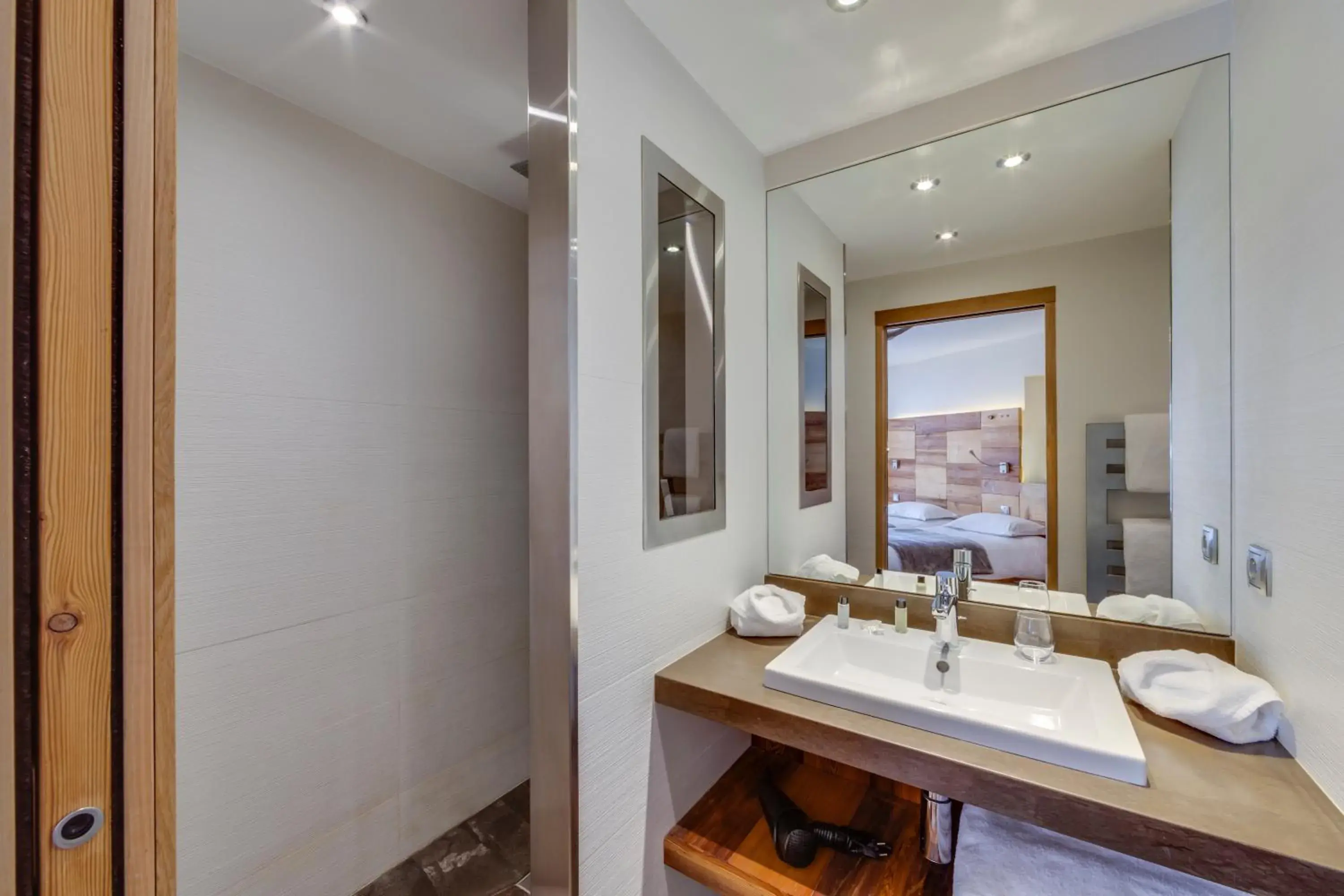 Standard Twin Room in Chalet Hotel Du Fornet Standard Twin Room in Chalet Hotel Du Fornet