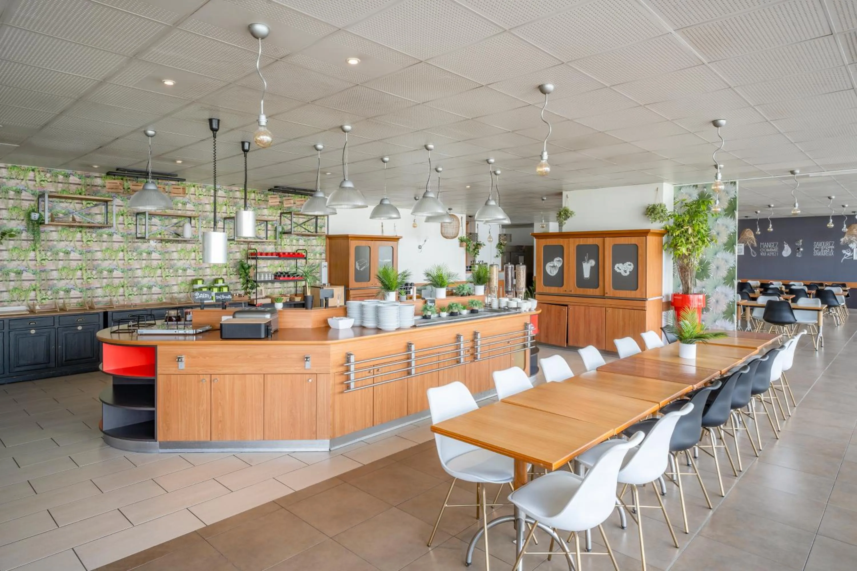 Restaurant/places to eat in ibis Paris 17 Clichy-Batignolles