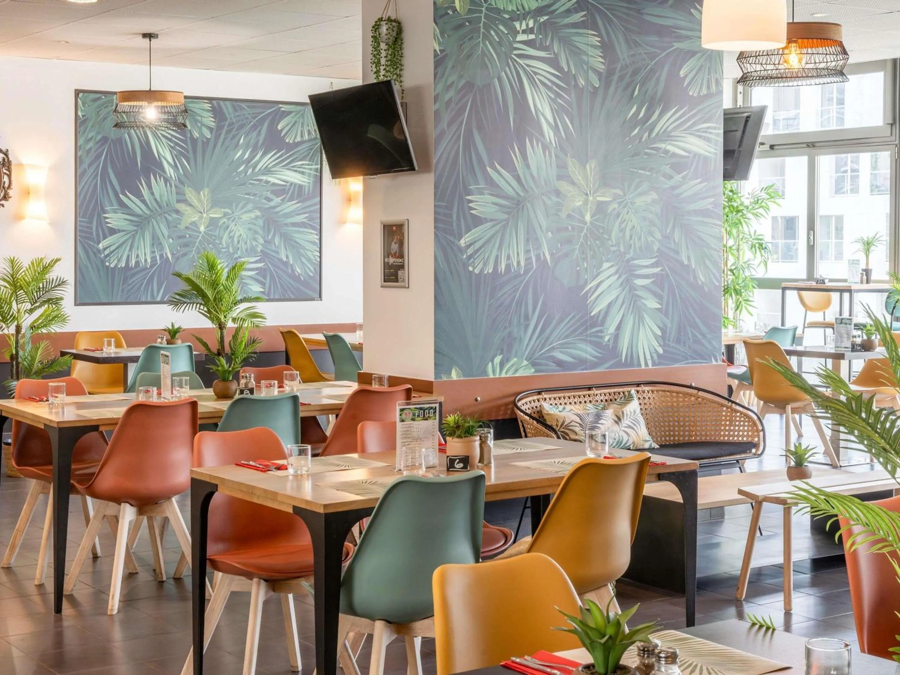 Restaurant/places to eat in ibis Paris 17 Clichy-Batignolles