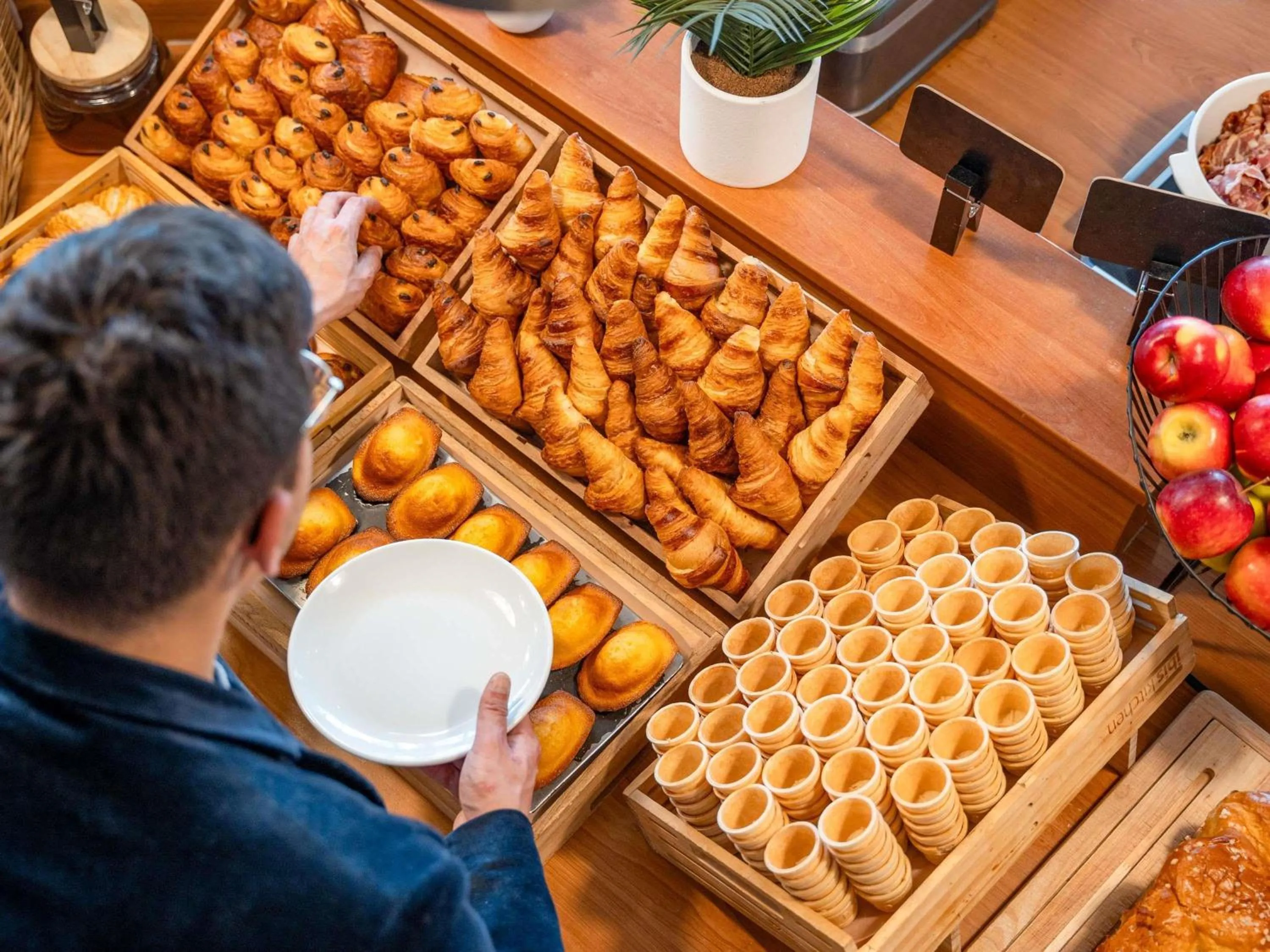 Restaurant/places to eat in ibis Paris 17 Clichy-Batignolles