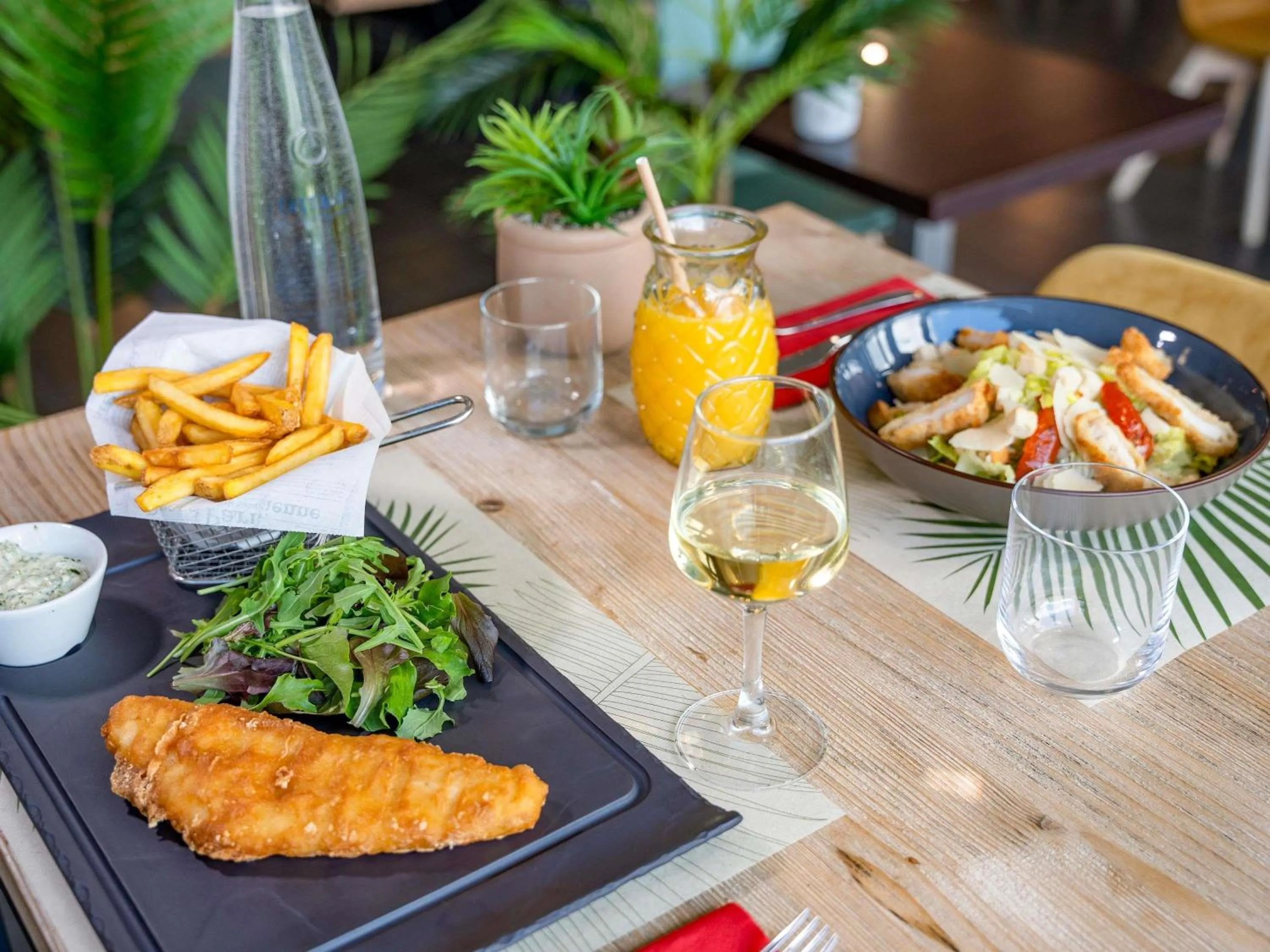 Restaurant/places to eat in ibis Paris 17 Clichy-Batignolles