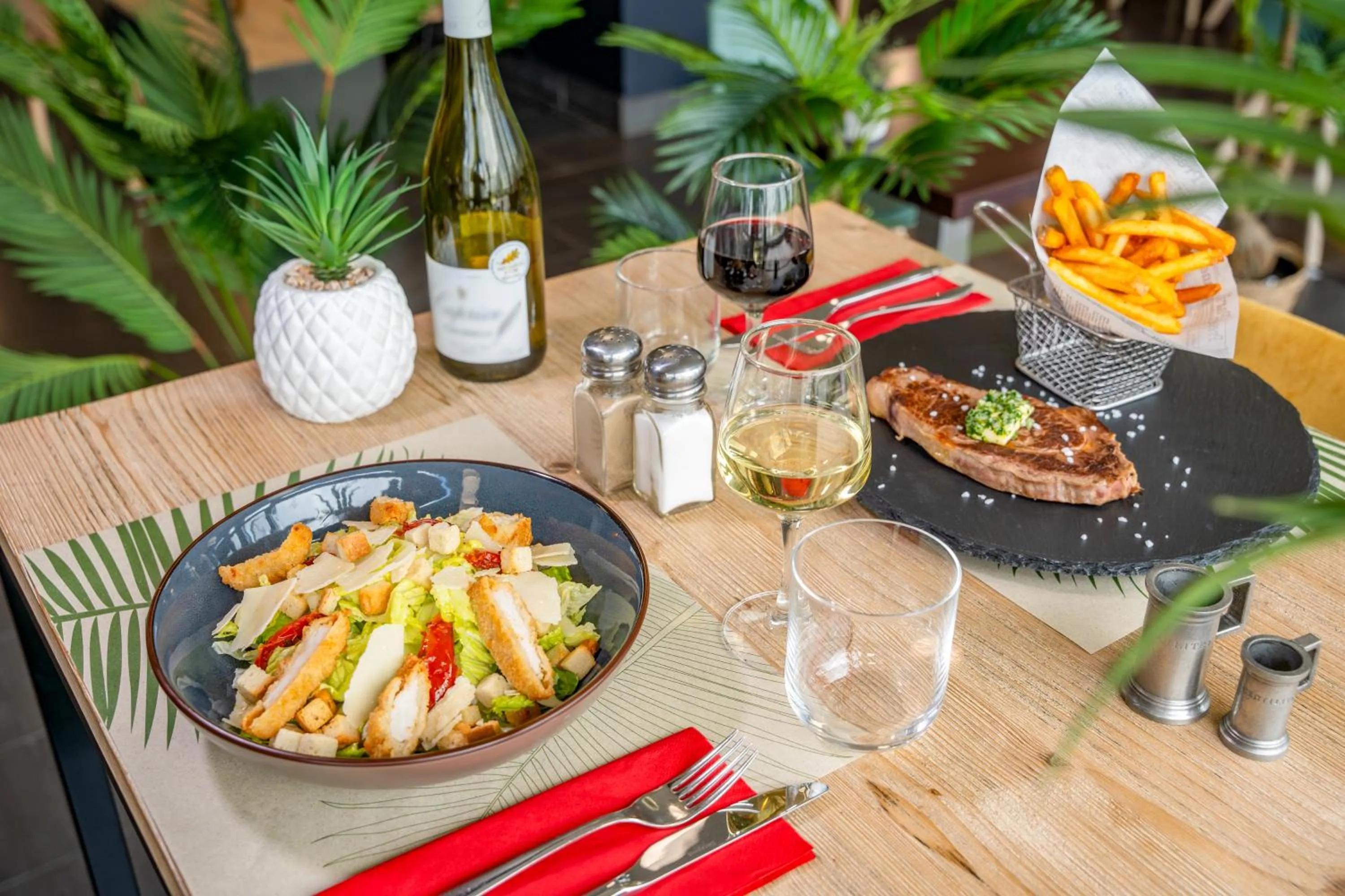 Restaurant/places to eat in ibis Paris 17 Clichy-Batignolles