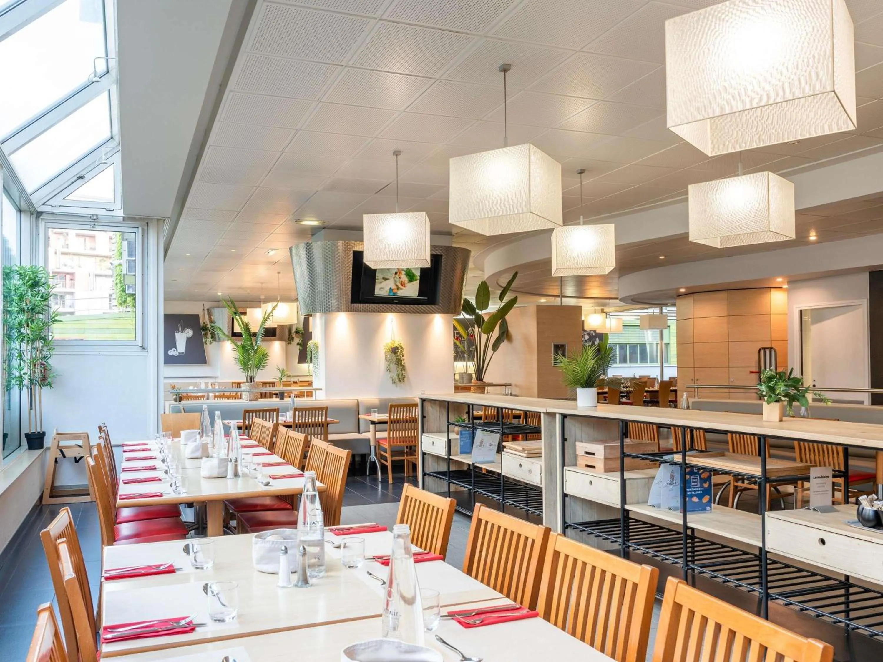 Restaurant/places to eat in ibis Paris 17 Clichy-Batignolles