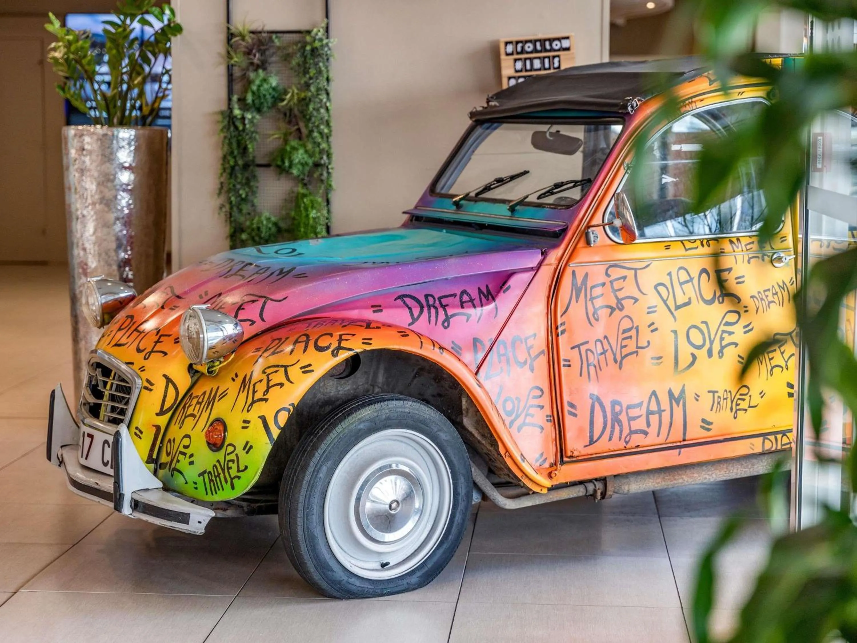 Property building in ibis Paris 17 Clichy-Batignolles