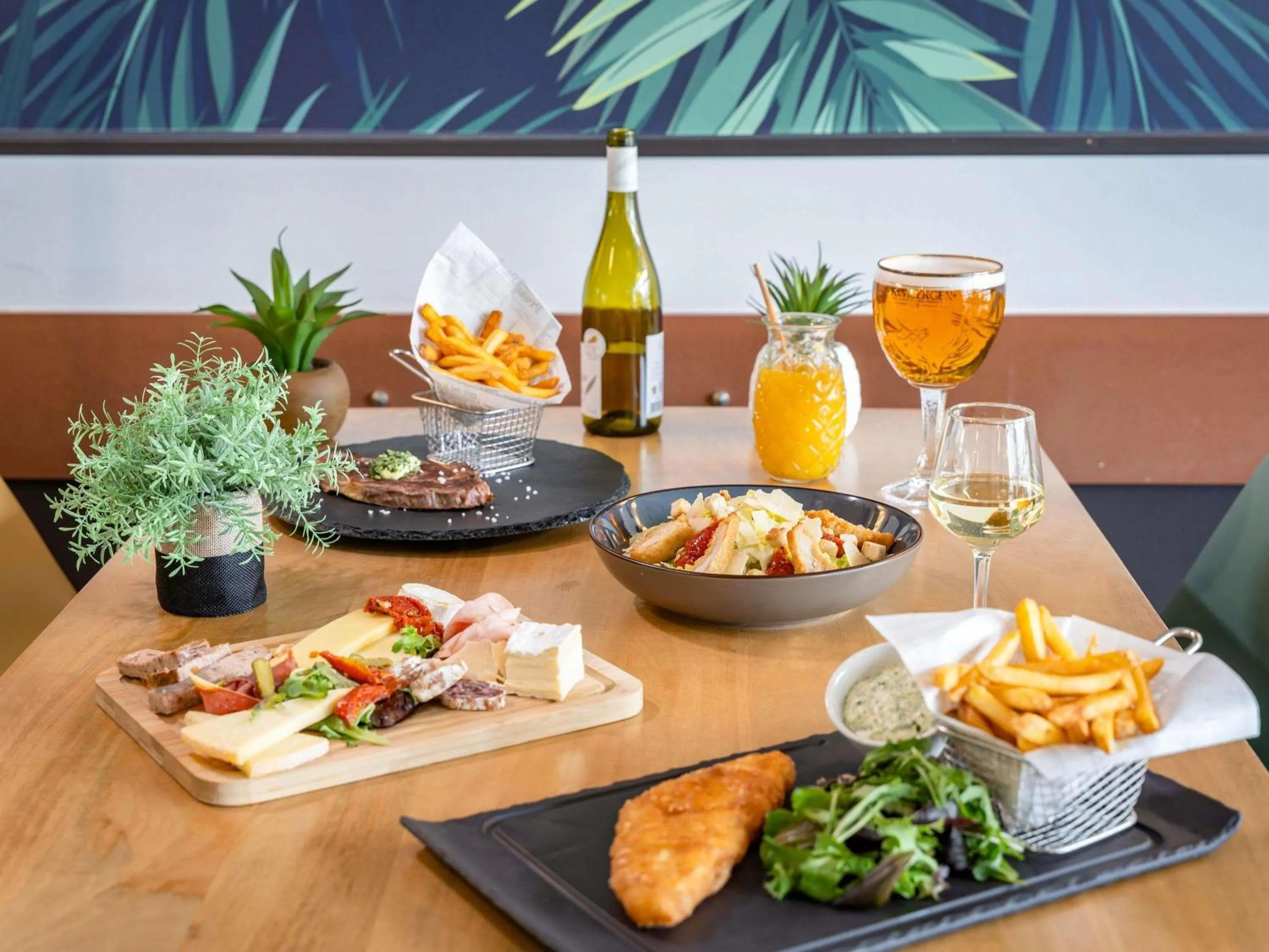 Restaurant/places to eat in ibis Paris 17 Clichy-Batignolles