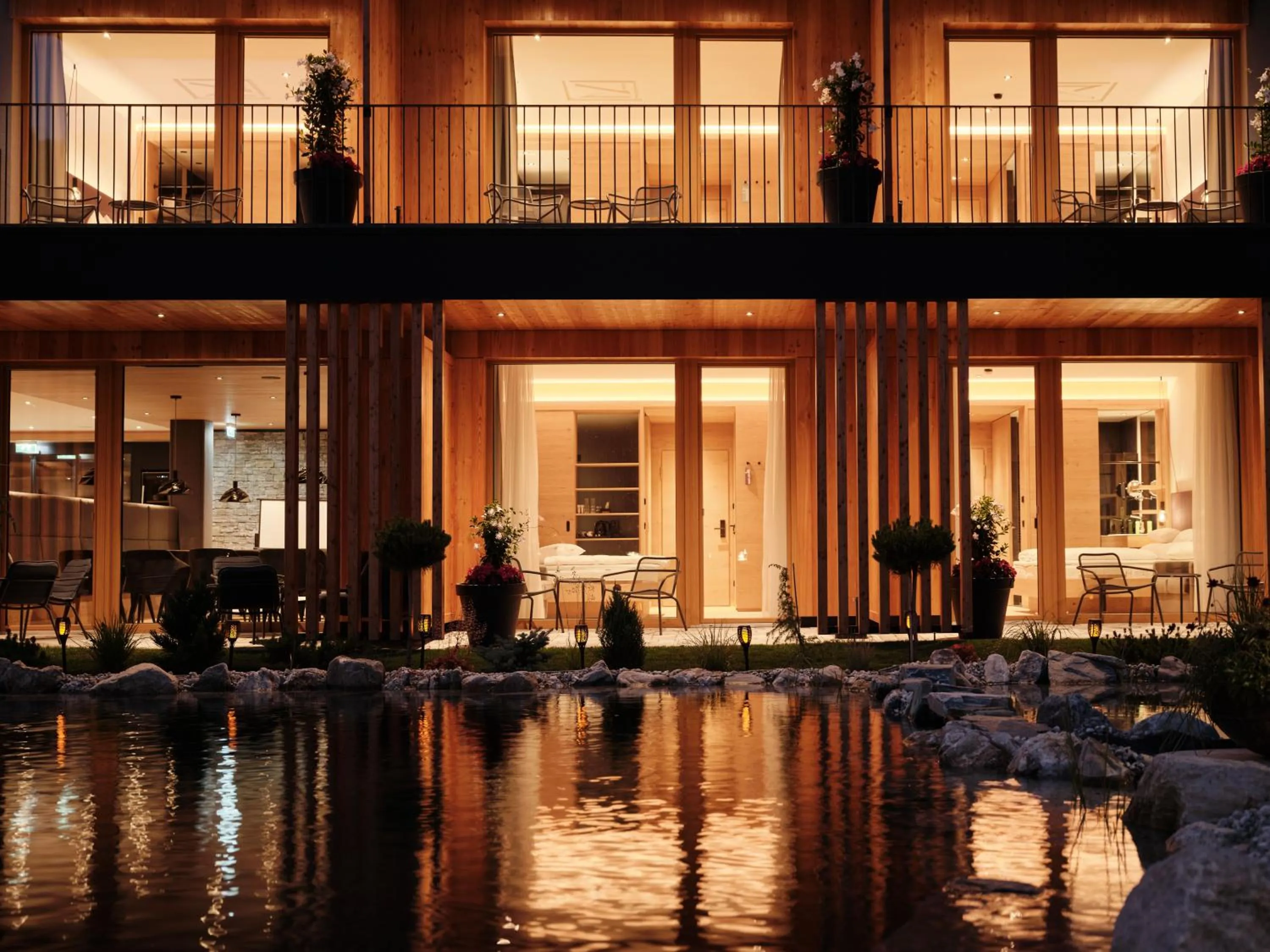 Property building in Wellness und Brunch Hotel MorgenZeit beheizter Naturteich Genuss Frühstück bis 13 Uhr Hochkönig Sommercard