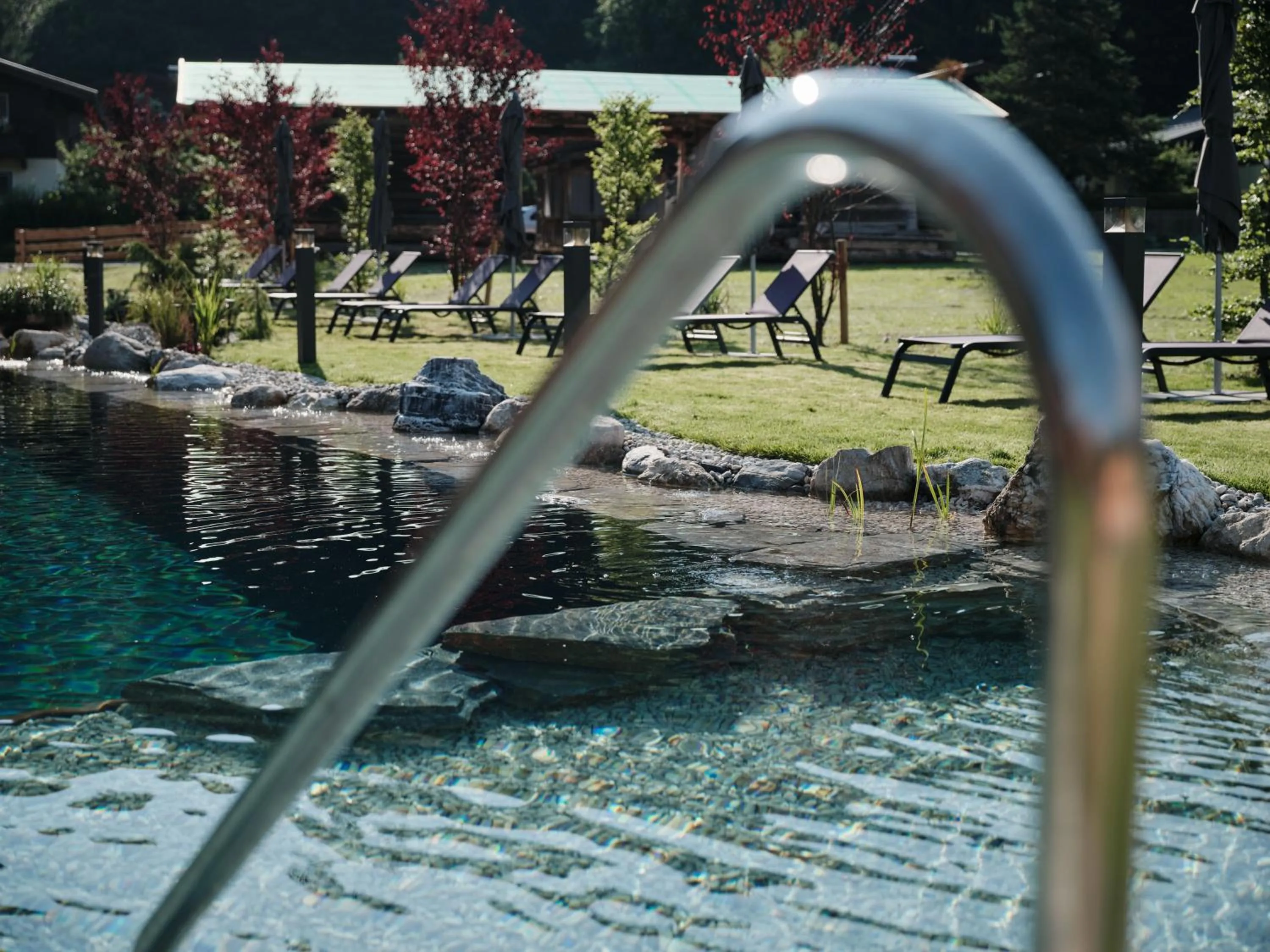 Garden in Wellness und Brunch Hotel MorgenZeit beheizter Naturteich Genuss Frühstück bis 13 Uhr Hochkönig Sommercard