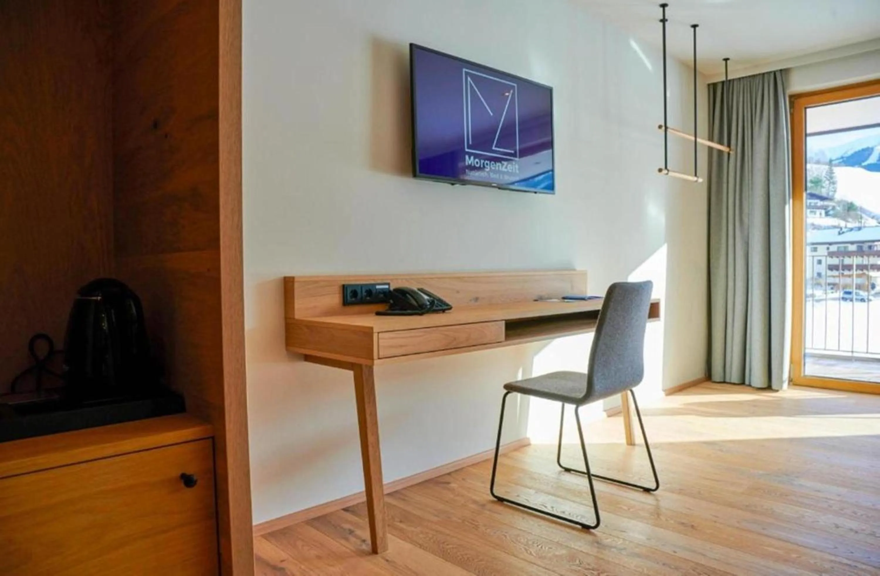 Photo of the whole room in Wellness und Brunch Hotel MorgenZeit beheizter Naturteich Genuss Frühstück bis 13 Uhr Hochkönig Sommercard