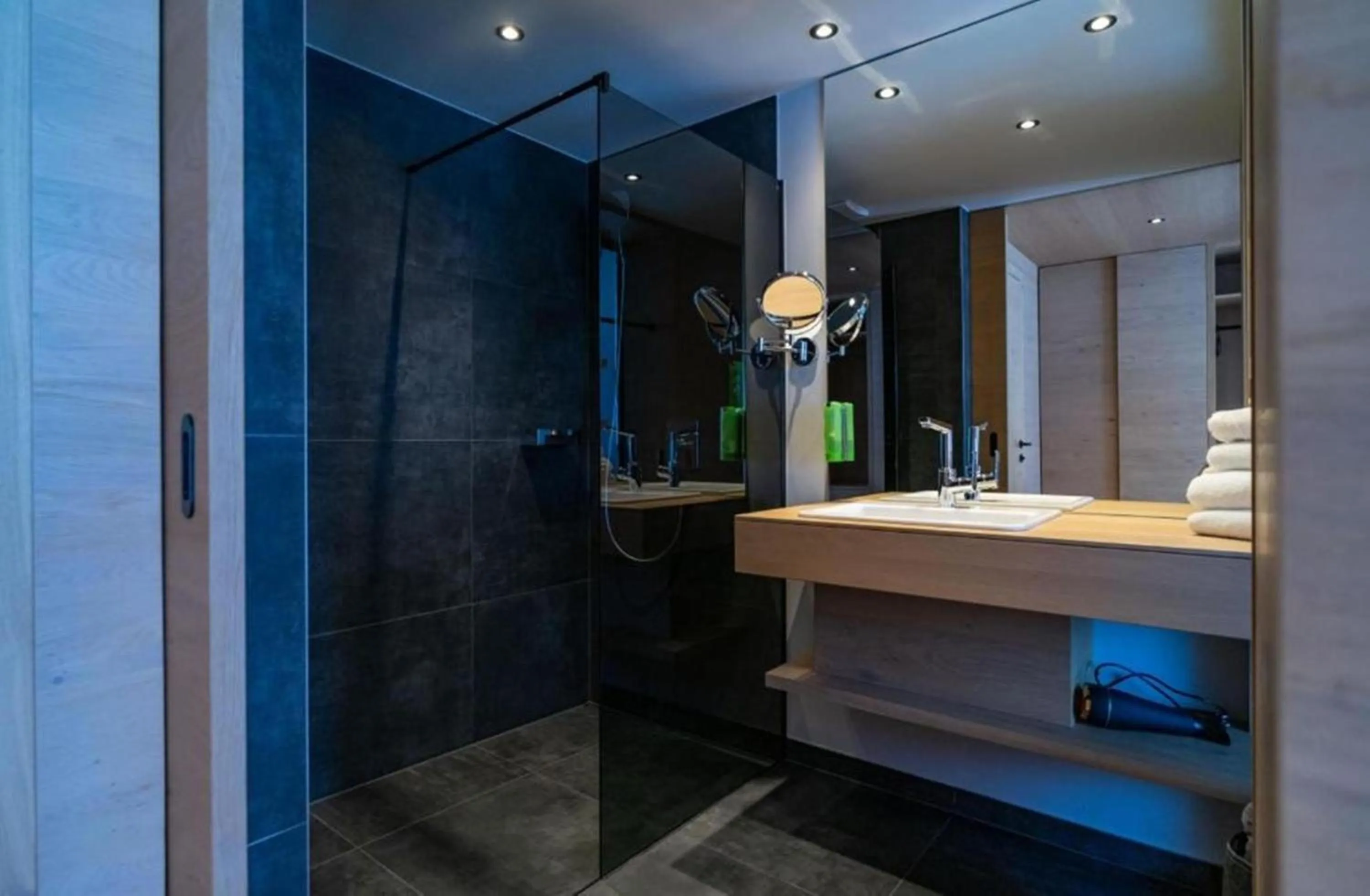 Bathroom in Wellness und Brunch Hotel MorgenZeit beheizter Naturteich Genuss Frühstück bis 13 Uhr Hochkönig Sommercard