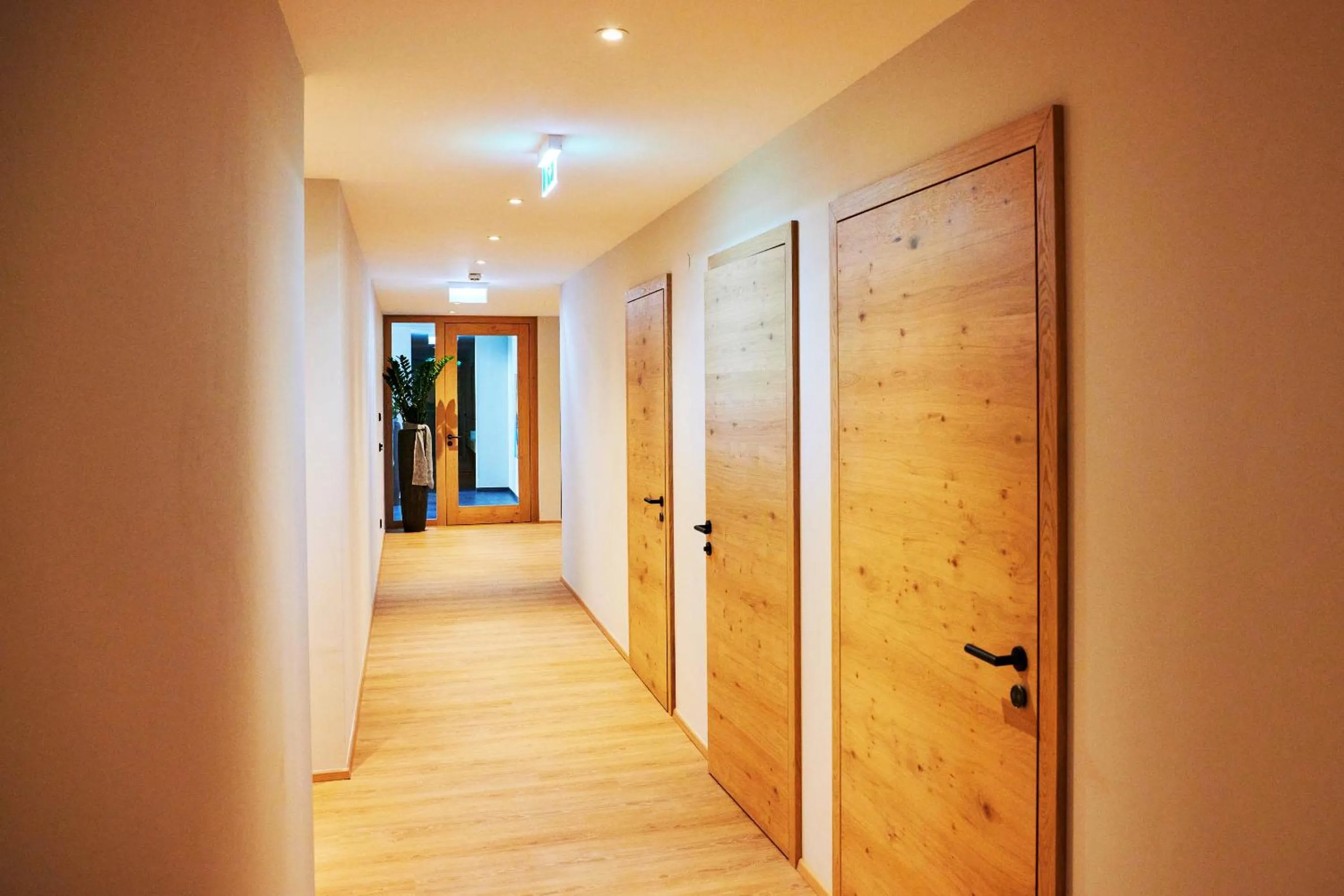 Property building in Wellness und Brunch Hotel MorgenZeit beheizter Naturteich Genuss Frühstück bis 13 Uhr Hochkönig Sommercard