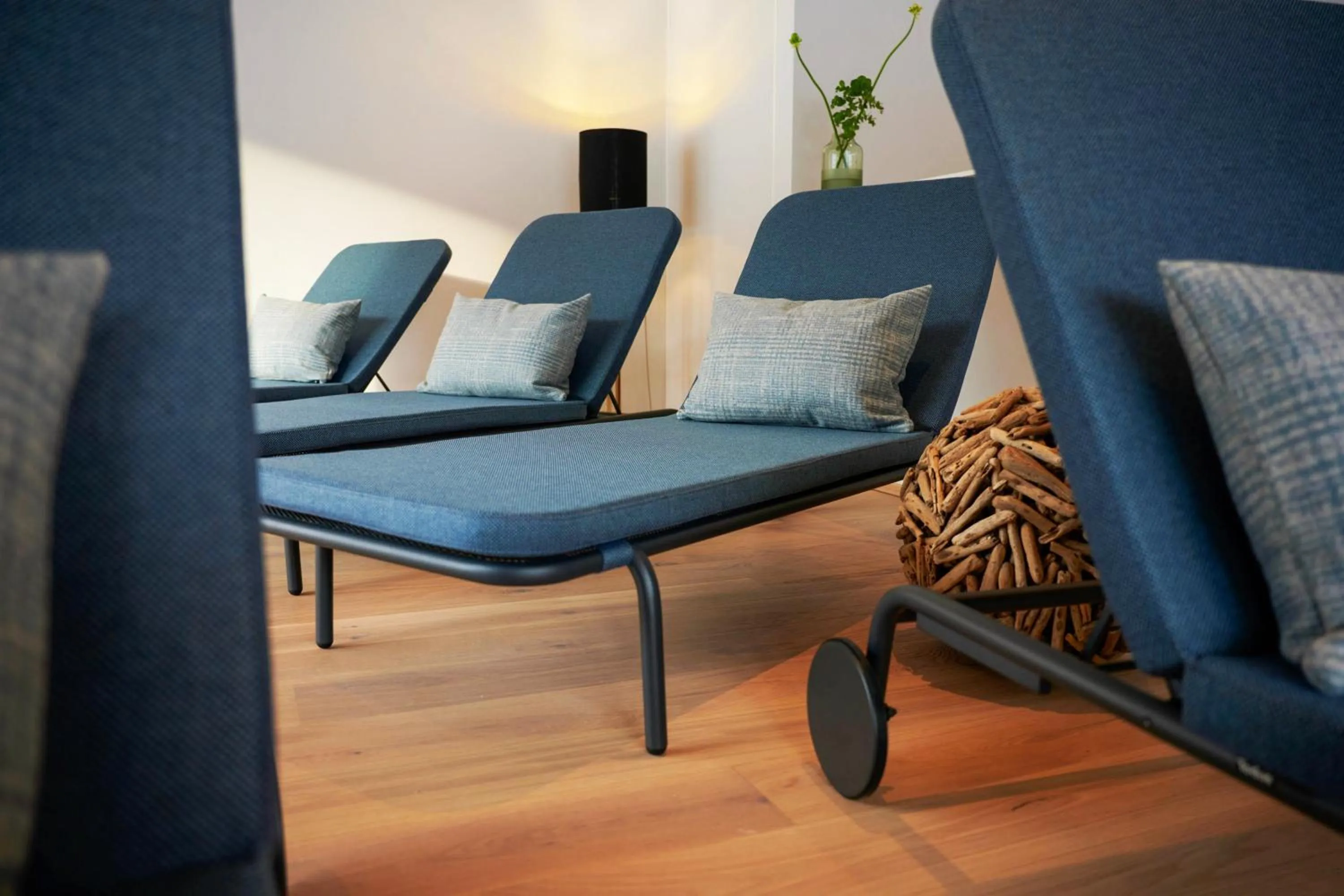 Spa and wellness centre/facilities in Wellness und Brunch Hotel MorgenZeit beheizter Naturteich Genuss Frühstück bis 13 Uhr Hochkönig Sommercard