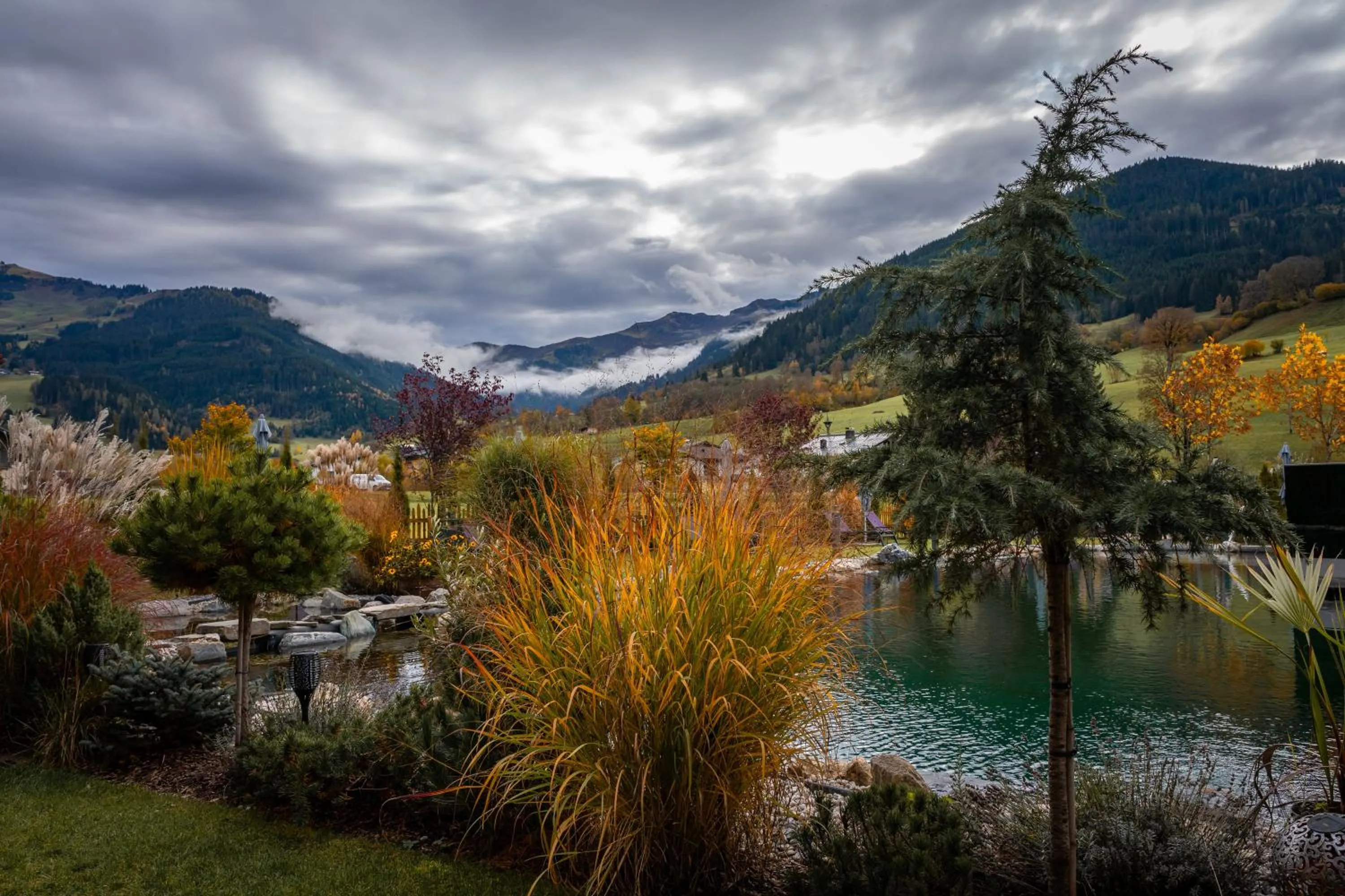 Natural landscape in Wellness und Brunch Hotel MorgenZeit beheizter Naturteich Genuss Frühstück bis 13 Uhr Hochkönig Sommercard