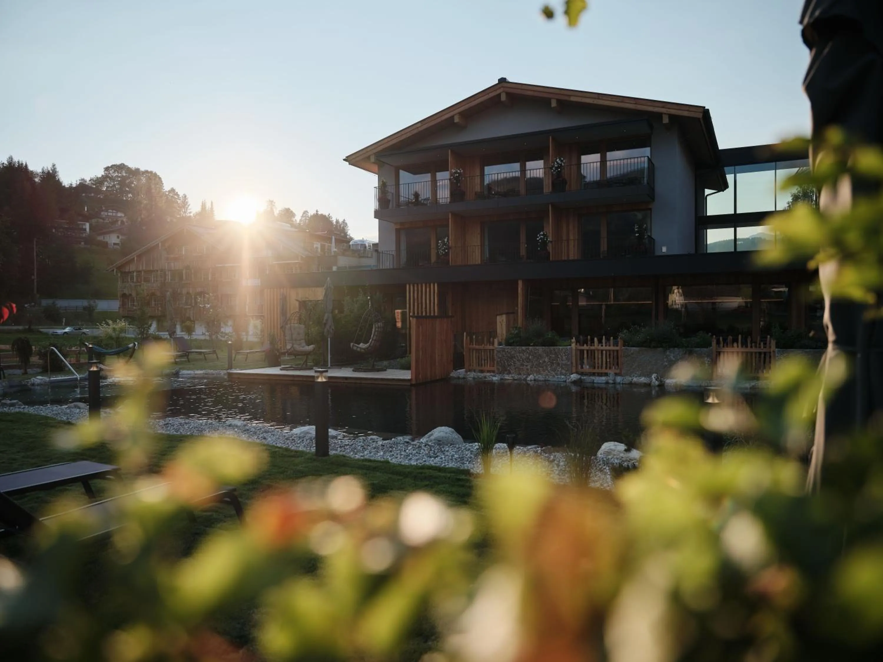 Property building in Wellness und Brunch Hotel MorgenZeit beheizter Naturteich Genuss Frühstück bis 13 Uhr Hochkönig Sommercard