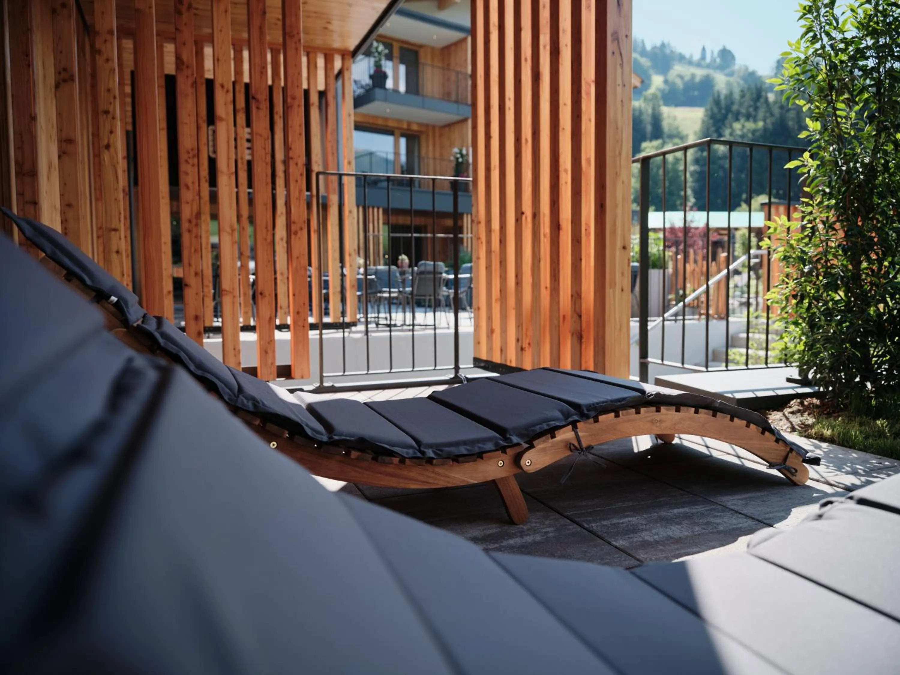 Balcony/Terrace in Wellness und Brunch Hotel MorgenZeit beheizter Naturteich Genuss Frühstück bis 13 Uhr Hochkönig Sommercard