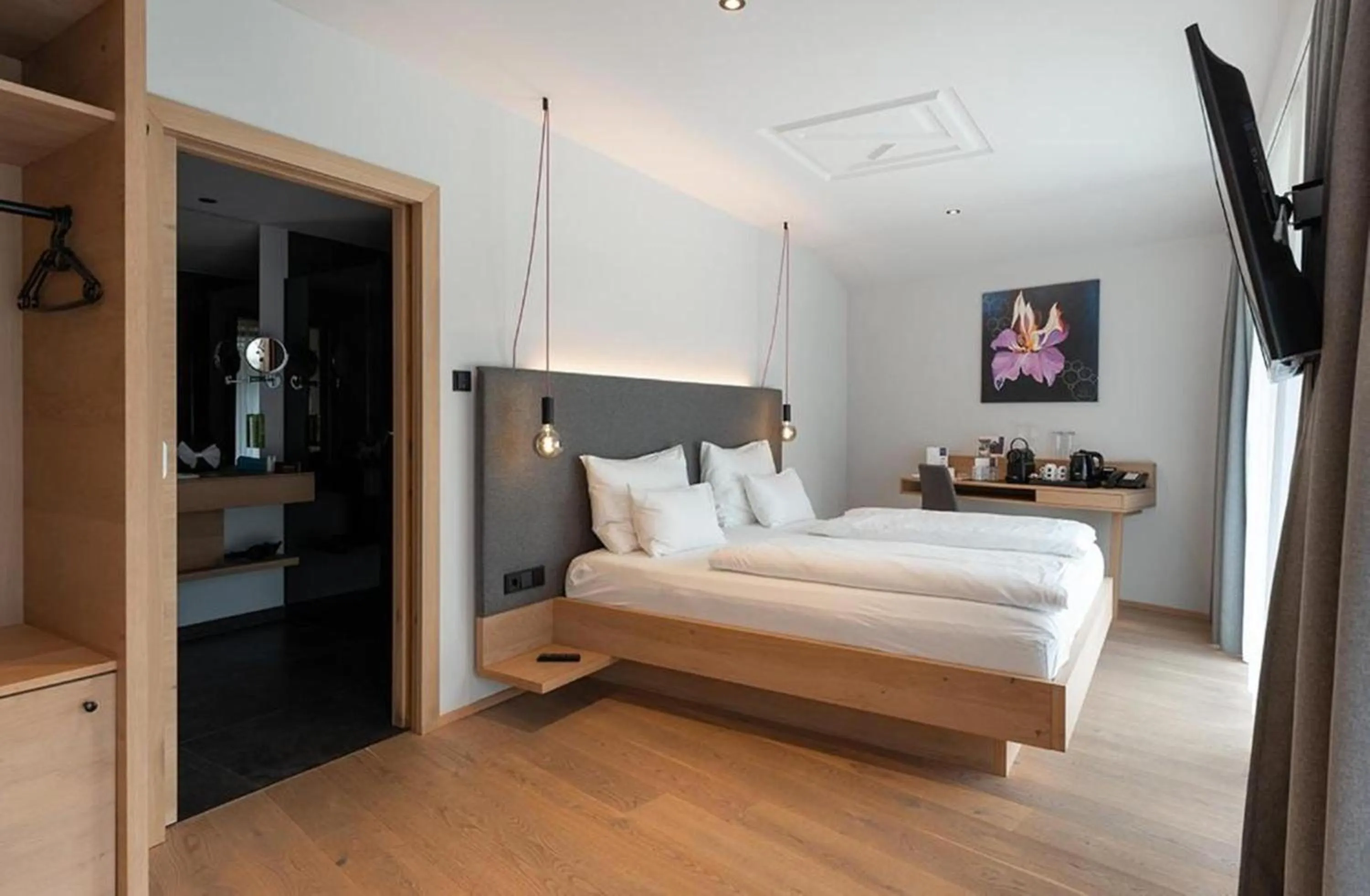 Photo of the whole room, Bed in Wellness und Brunch Hotel MorgenZeit beheizter Naturteich Genuss Frühstück bis 13 Uhr Hochkönig Sommercard