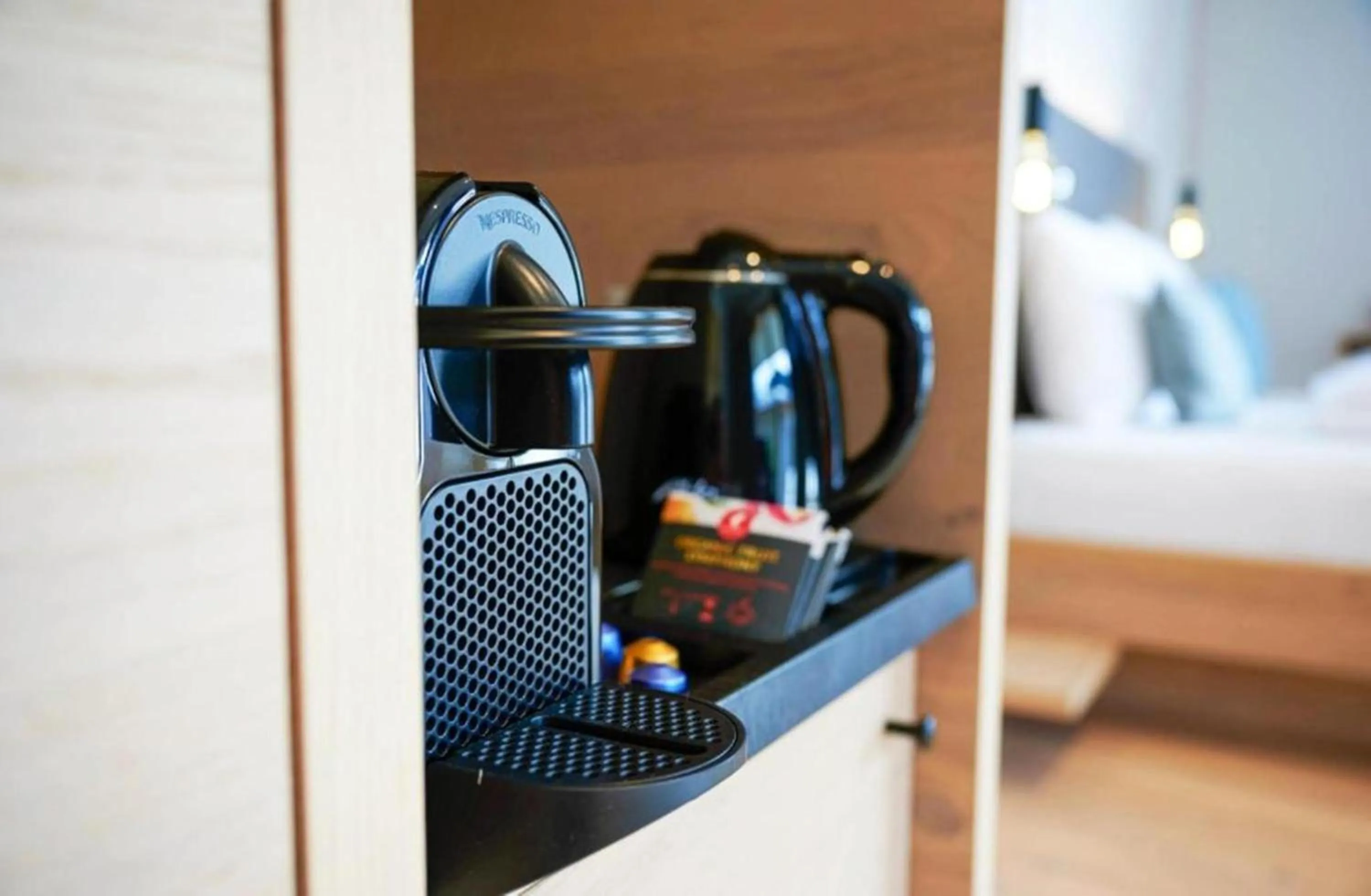 Coffee/tea facilities, Bed in Wellness und Brunch Hotel MorgenZeit beheizter Naturteich Genuss Frühstück bis 13 Uhr Hochkönig Sommercard