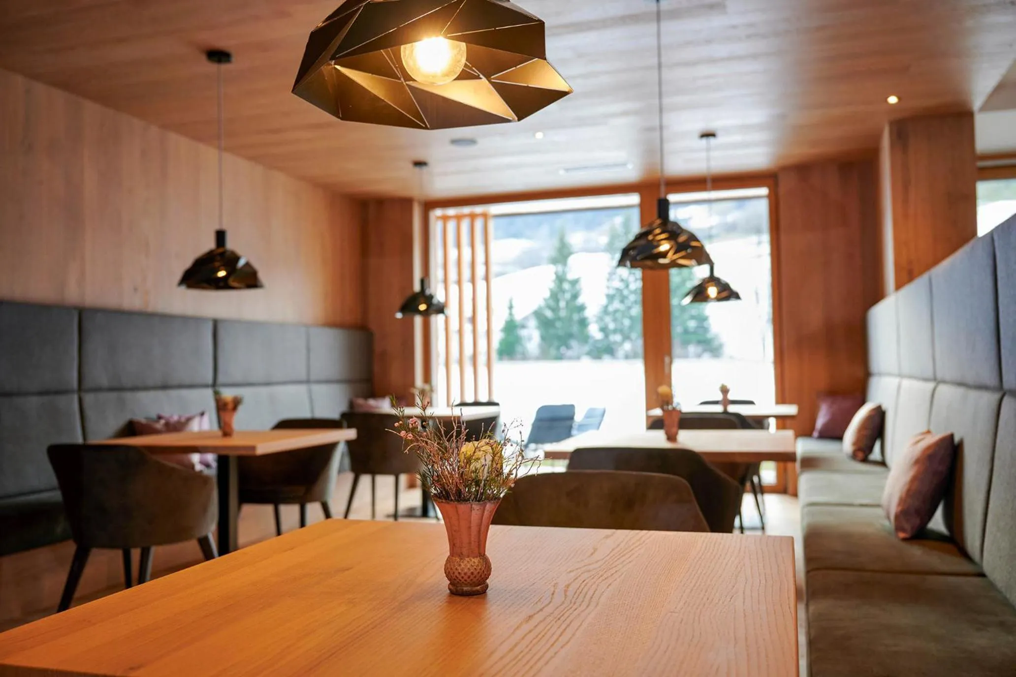 Lounge or bar in Wellness und Brunch Hotel MorgenZeit beheizter Naturteich Genuss Frühstück bis 13 Uhr Hochkönig Sommercard