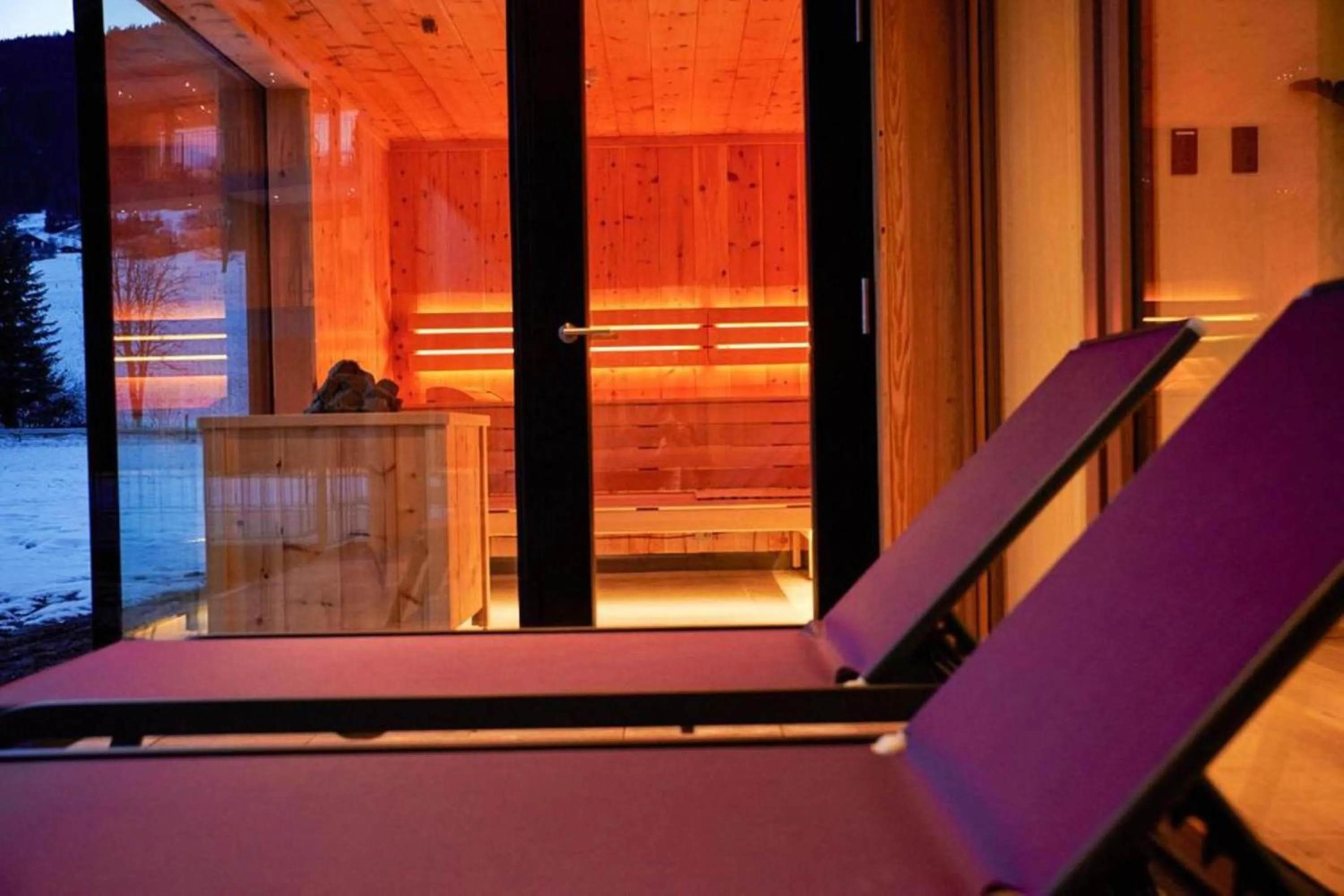 Sauna in Wellness und Brunch Hotel MorgenZeit beheizter Naturteich Genuss Frühstück bis 13 Uhr Hochkönig Sommercard