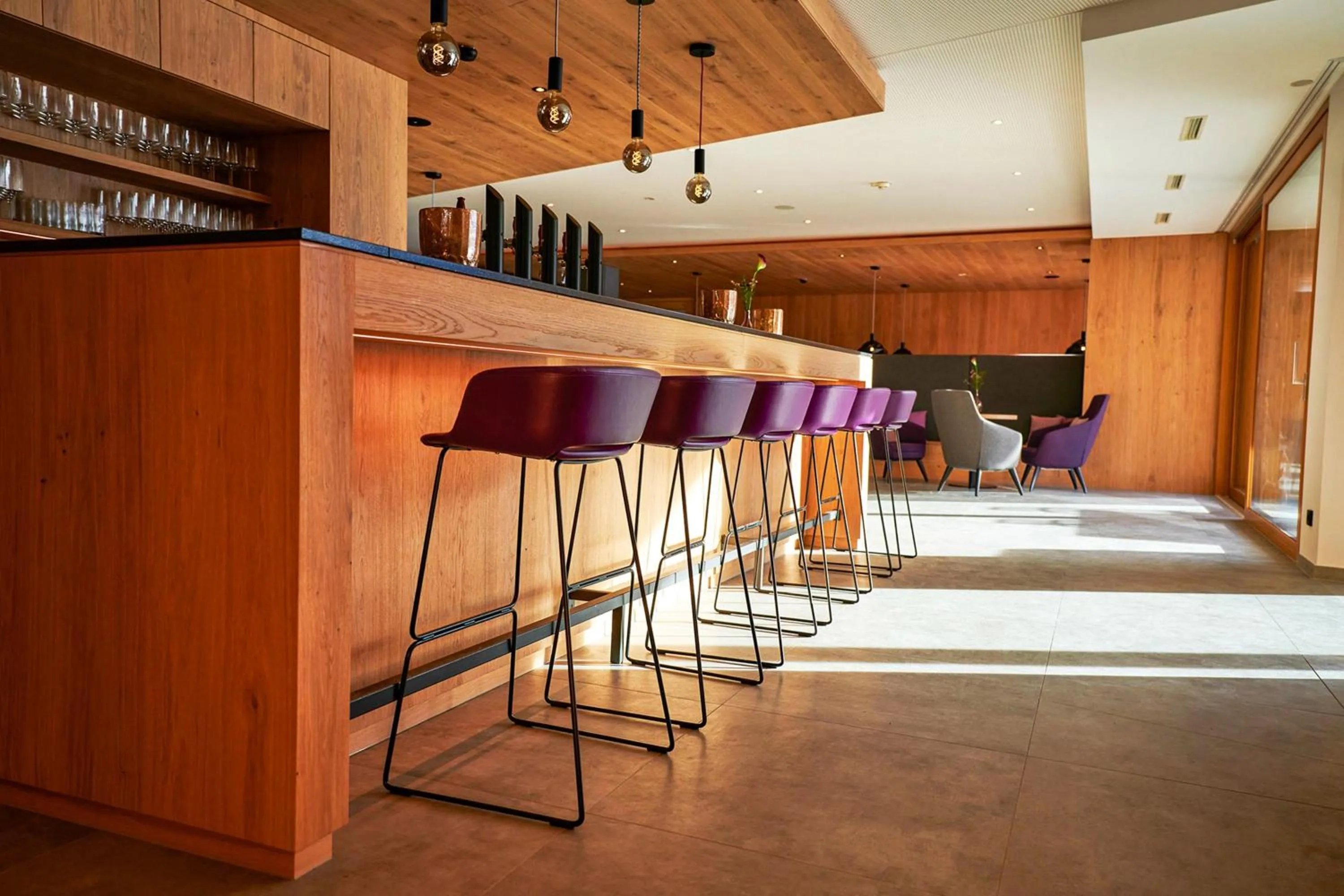 Lounge or bar in Wellness und Brunch Hotel MorgenZeit beheizter Naturteich Genuss Frühstück bis 13 Uhr Hochkönig Sommercard