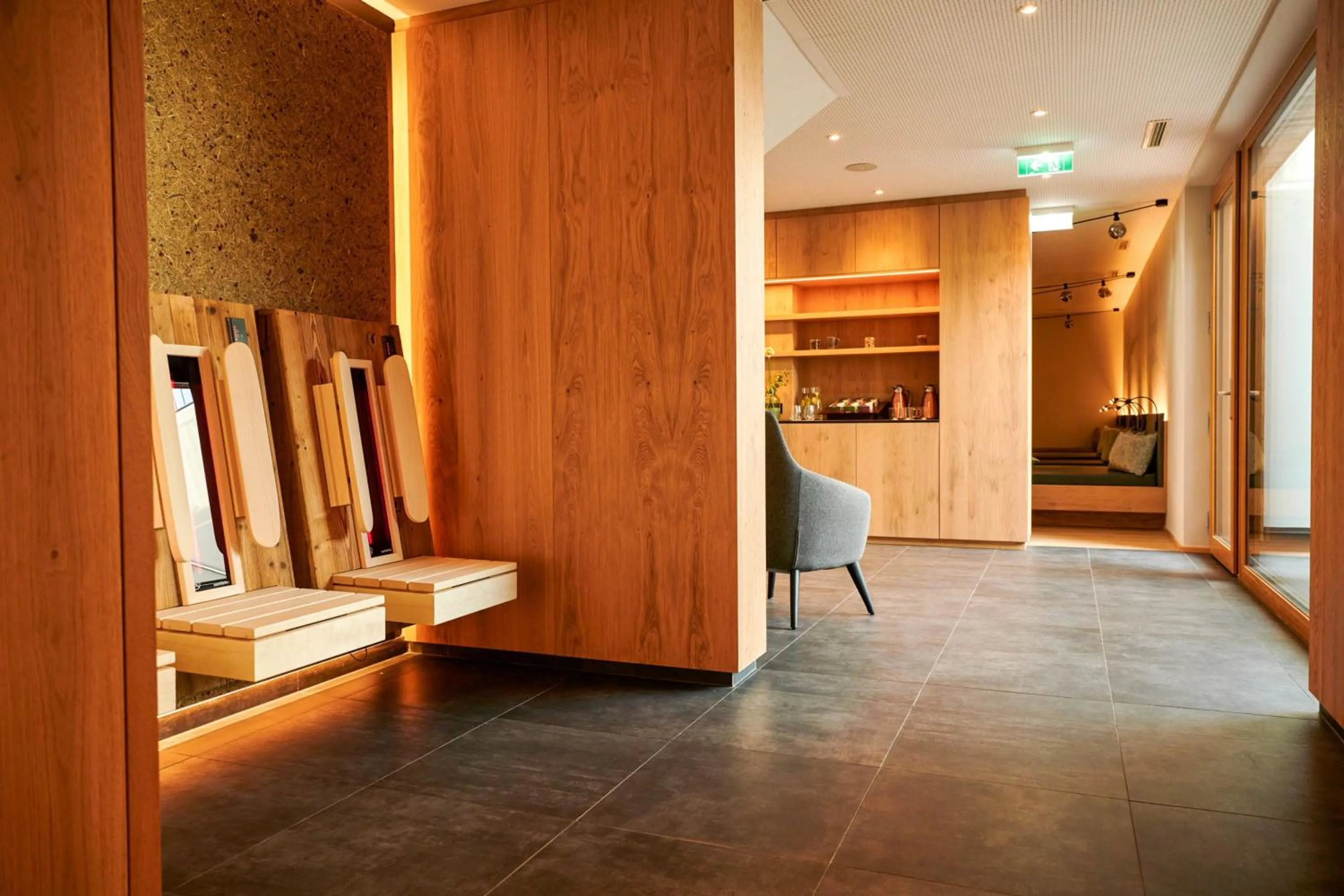 Spa and wellness centre/facilities in Wellness und Brunch Hotel MorgenZeit beheizter Naturteich Genuss Frühstück bis 13 Uhr Hochkönig Sommercard